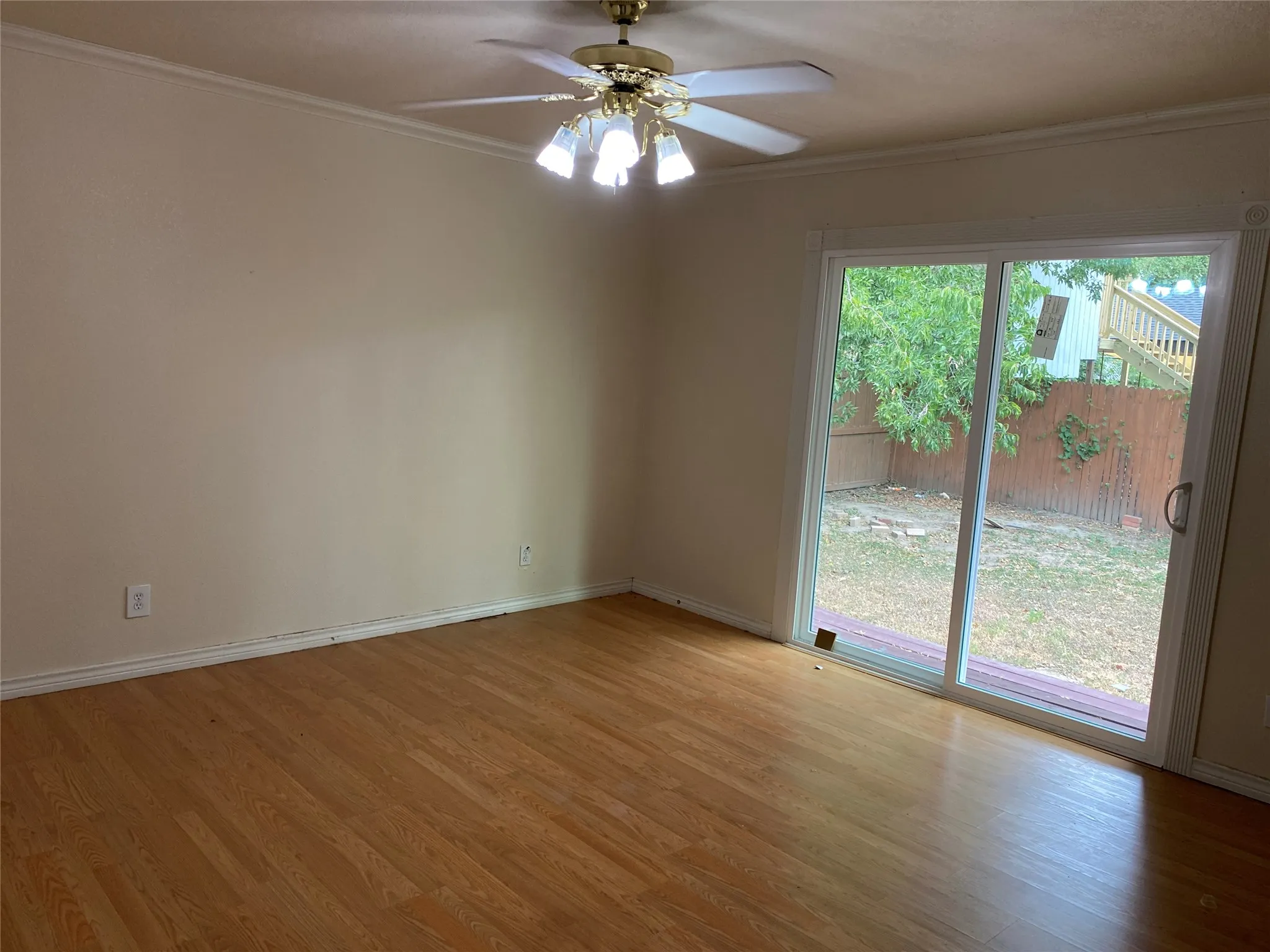 Single Family Residence For Sale in Dallas County , 406 S Jefferson Street S, Irving, Texas 75060, 3 Bedroom, 2 Bathroom, 2 Garage spaces, 1,562 Sqft, built in 1986, mls#21368617, Real Estate Agent in Irving, Homes For Sale in Dallas county, Homes For Sale in Irving, Realtor in Irving Texas, Real Estate Brokerage Independent Realty Texas, Luminita Cordes Realtor