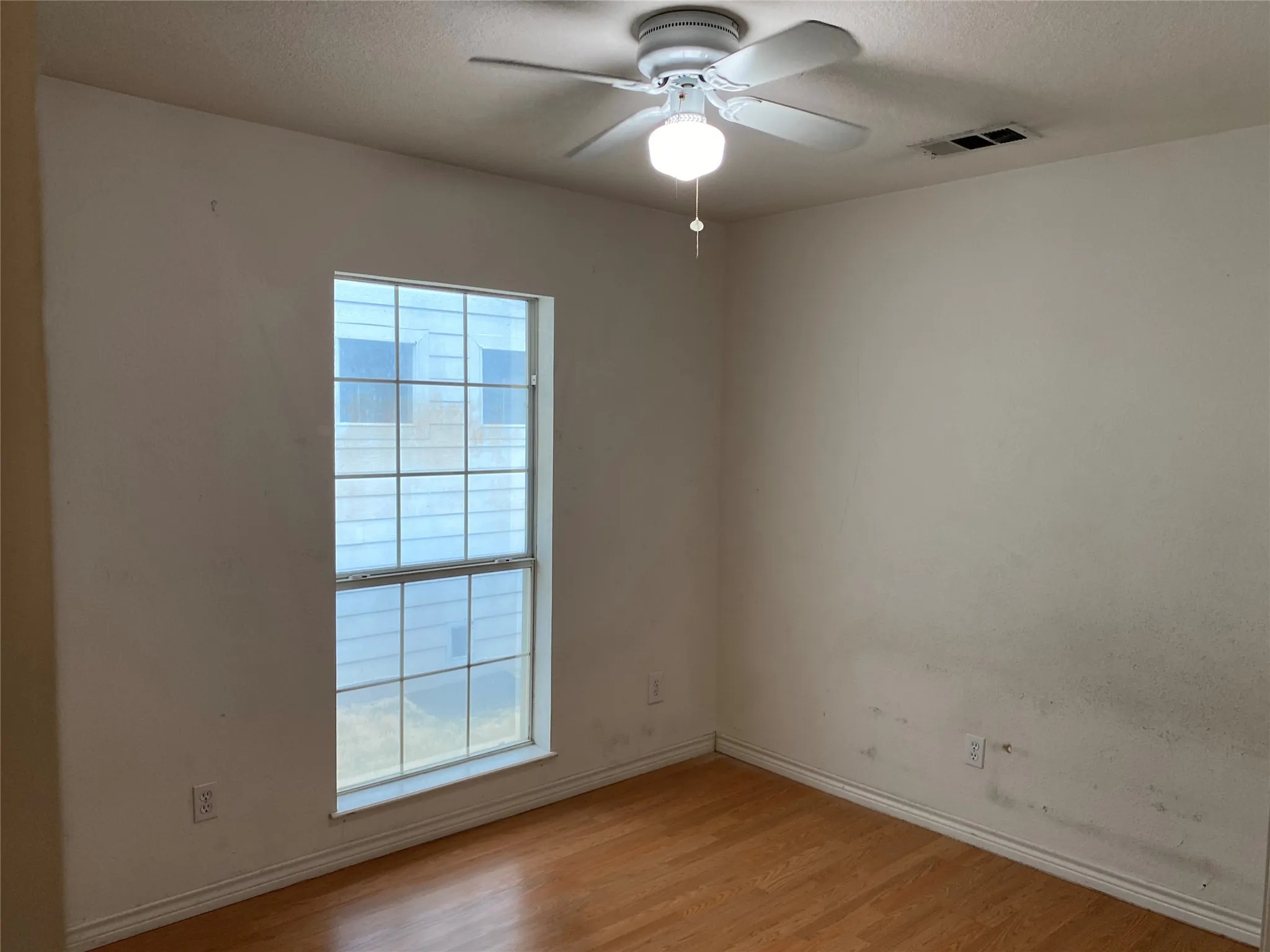 Single Family Residence For Sale in Dallas County , 406 S Jefferson Street S, Irving, Texas 75060, 3 Bedroom, 2 Bathroom, 2 Garage spaces, 1,562 Sqft, built in 1986, mls#21368617, Real Estate Agent in Irving, Homes For Sale in Dallas county, Homes For Sale in Irving, Realtor in Irving Texas, Real Estate Brokerage Independent Realty Texas, Luminita Cordes Realtor