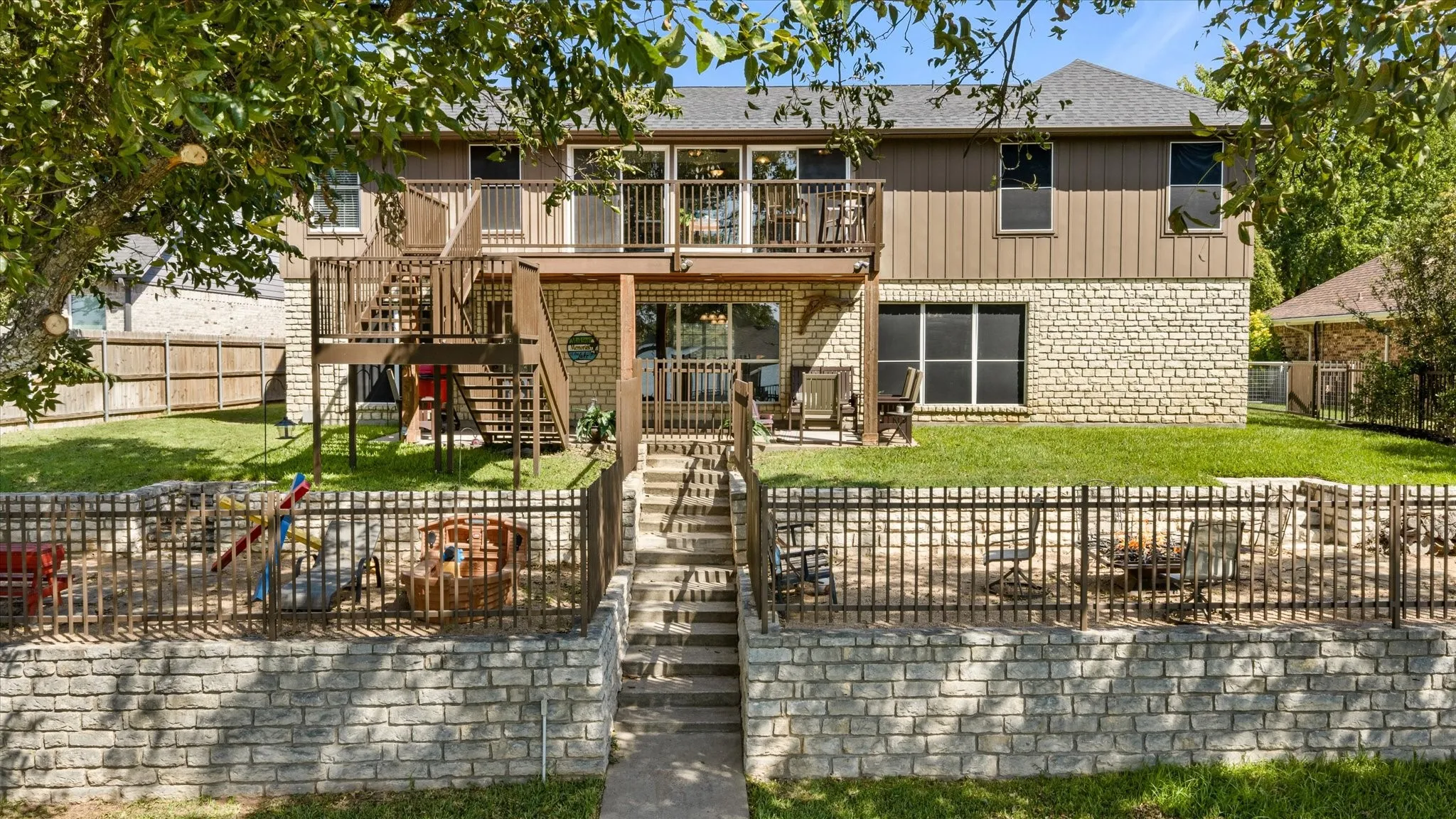 Single Family Residence For Sale in Hood County , 109 Casas Del Sur Street, Granbury, Texas 76049, 5 Bedroom, 5 Bathroom, 2 Garage spaces, 4,280 Sqft, built in 1988, mls#21365977, Real Estate Agent in Granbury, Homes For Sale in Hood county, Homes For Sale in Granbury, Realtor in Granbury Texas, Real Estate Brokerage Independent Realty Texas, Luminita Cordes Realtor