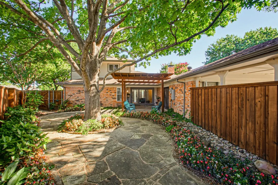 Single Family Residence For Rent in Dallas County , 1904 Clover Trail, Richardson, Texas 75081, 4 Bedroom, 2 Bathroom, Garage spaces, 3,101 Sqft, built in 1974, mls#21369026, Real Estate Agent in Richardson, Homes For Rent in Dallas county, Homes For Rent in Richardson, Realtor in Richardson Texas, Real Estate Brokerage Independent Realty Texas, Luminita Cordes Realtor