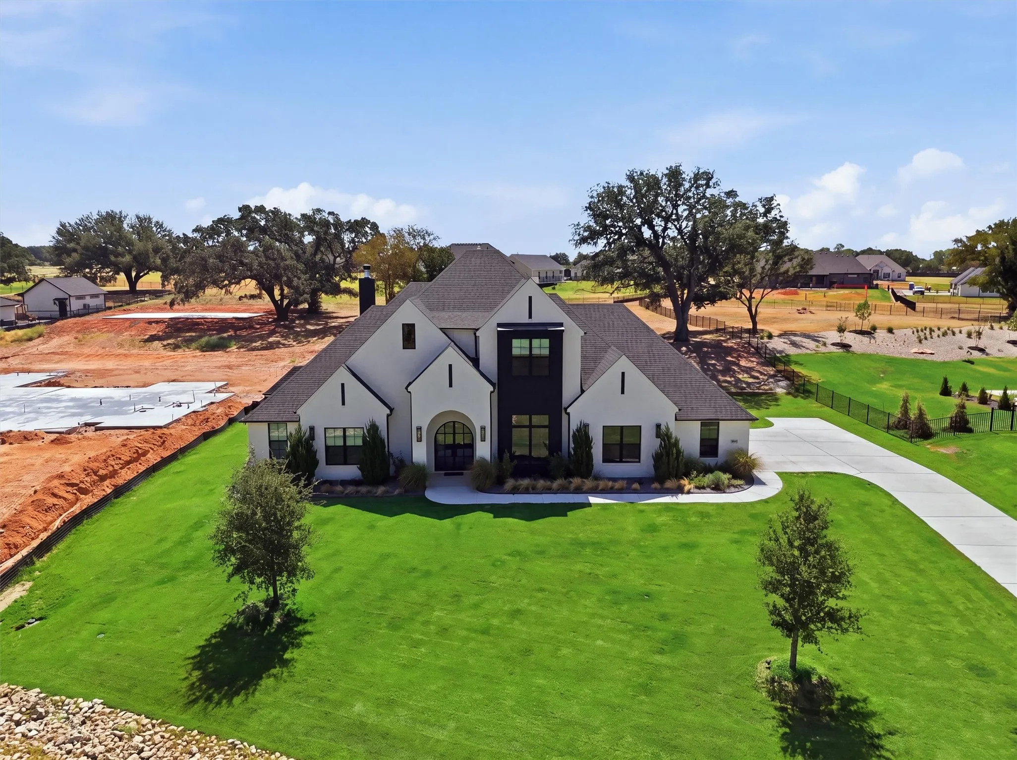Single Family Residence For Sale in Hood County , 3022 Southern Rise Court, Granbury, Texas 76049, 4 Bedroom, 4 Bathroom, 3 Garage spaces, 4,169 Sqft, built in 2024, mls#21368927, Real Estate Agent in Granbury, Homes For Sale in Hood county, Homes For Sale in Granbury, Realtor in Granbury Texas, Real Estate Brokerage Independent Realty Texas, Luminita Cordes Realtor