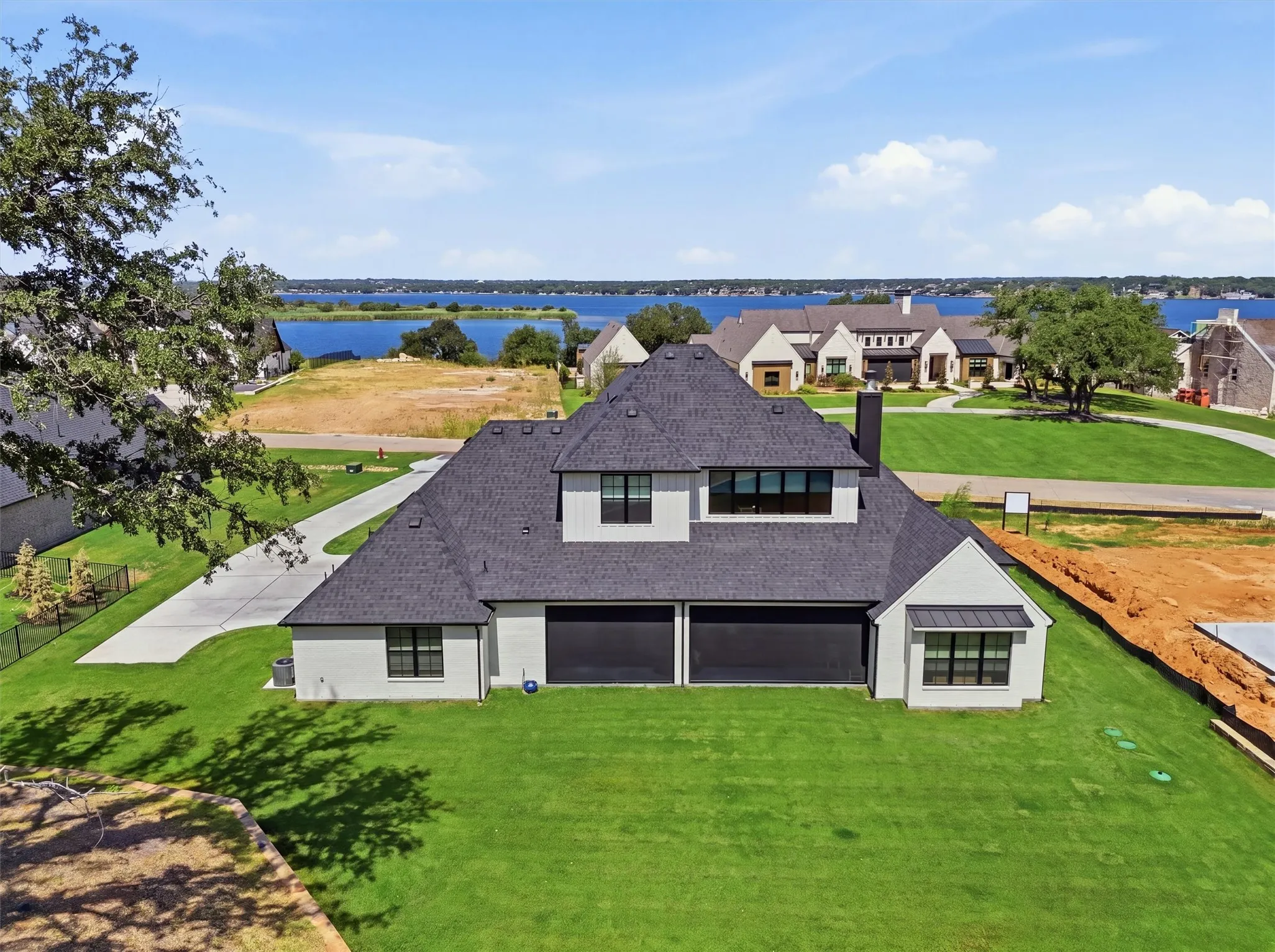 Single Family Residence For Sale in Hood County , 3022 Southern Rise Court, Granbury, Texas 76049, 4 Bedroom, 4 Bathroom, 3 Garage spaces, 4,169 Sqft, built in 2024, mls#21368927, Real Estate Agent in Granbury, Homes For Sale in Hood county, Homes For Sale in Granbury, Realtor in Granbury Texas, Real Estate Brokerage Independent Realty Texas, Luminita Cordes Realtor