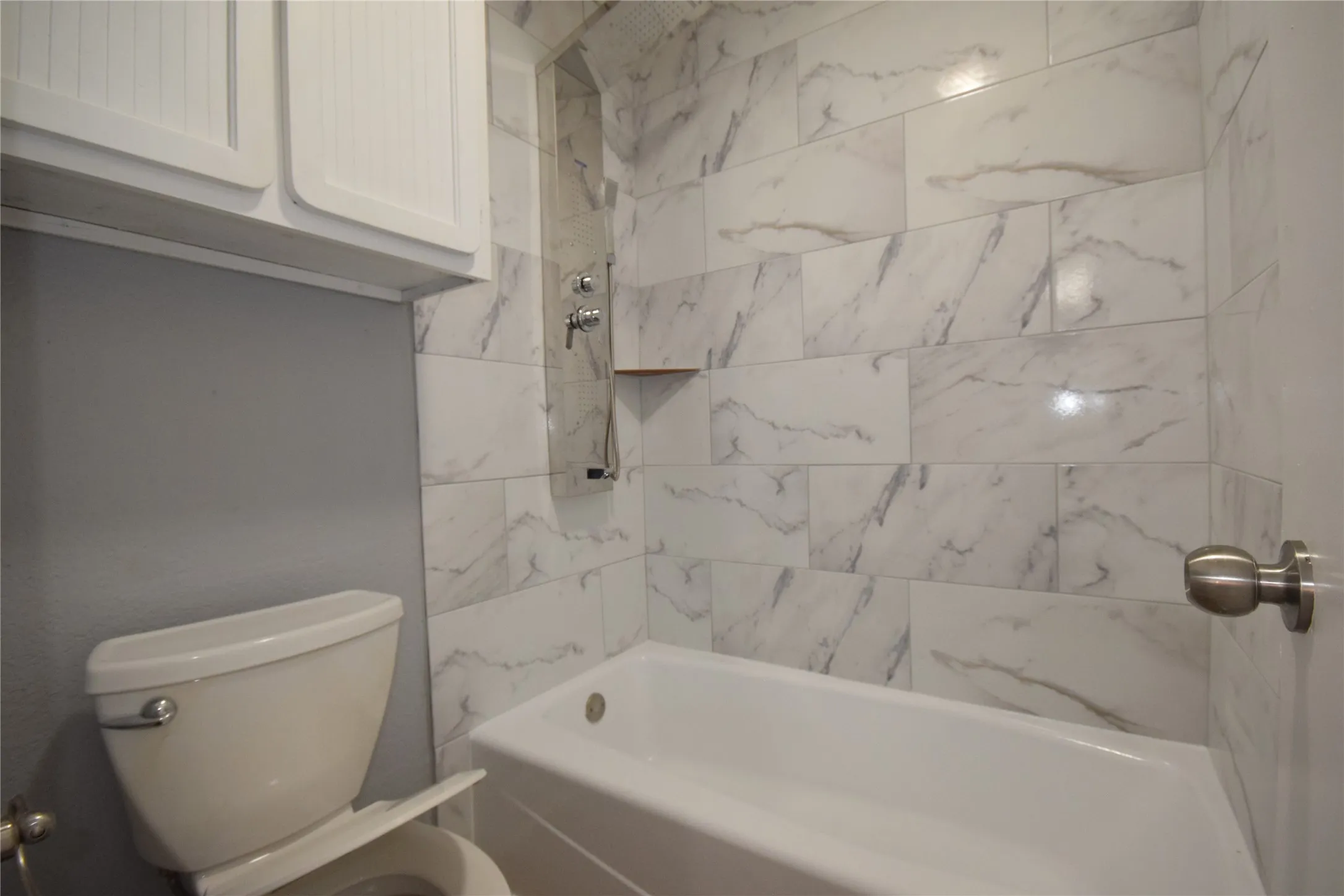 Duplex For Rent in Tarrant County , 115 W Timberview Lane, Arlington, Texas 76014, 2 Bedroom, 2 Bathroom, Garage spaces, 1,128 Sqft, built in 1981, mls#21369033, Real Estate Agent in Arlington, Homes For Rent in Tarrant county, Homes For Rent in Arlington, Realtor in Arlington Texas, Real Estate Brokerage Independent Realty Texas, Luminita Cordes Realtor