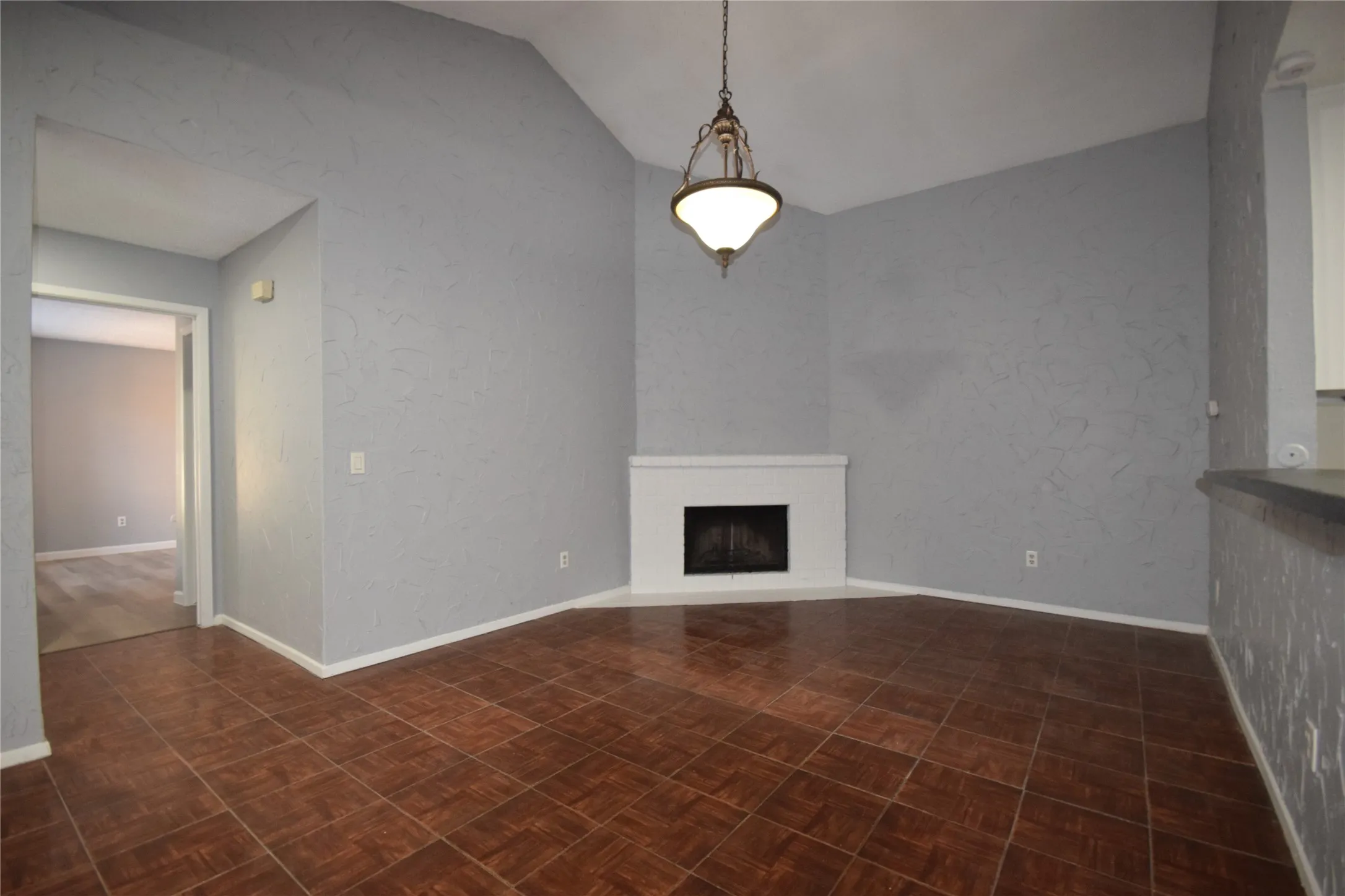 Duplex For Rent in Tarrant County , 115 W Timberview Lane, Arlington, Texas 76014, 2 Bedroom, 2 Bathroom, Garage spaces, 1,128 Sqft, built in 1981, mls#21369033, Real Estate Agent in Arlington, Homes For Rent in Tarrant county, Homes For Rent in Arlington, Realtor in Arlington Texas, Real Estate Brokerage Independent Realty Texas, Luminita Cordes Realtor