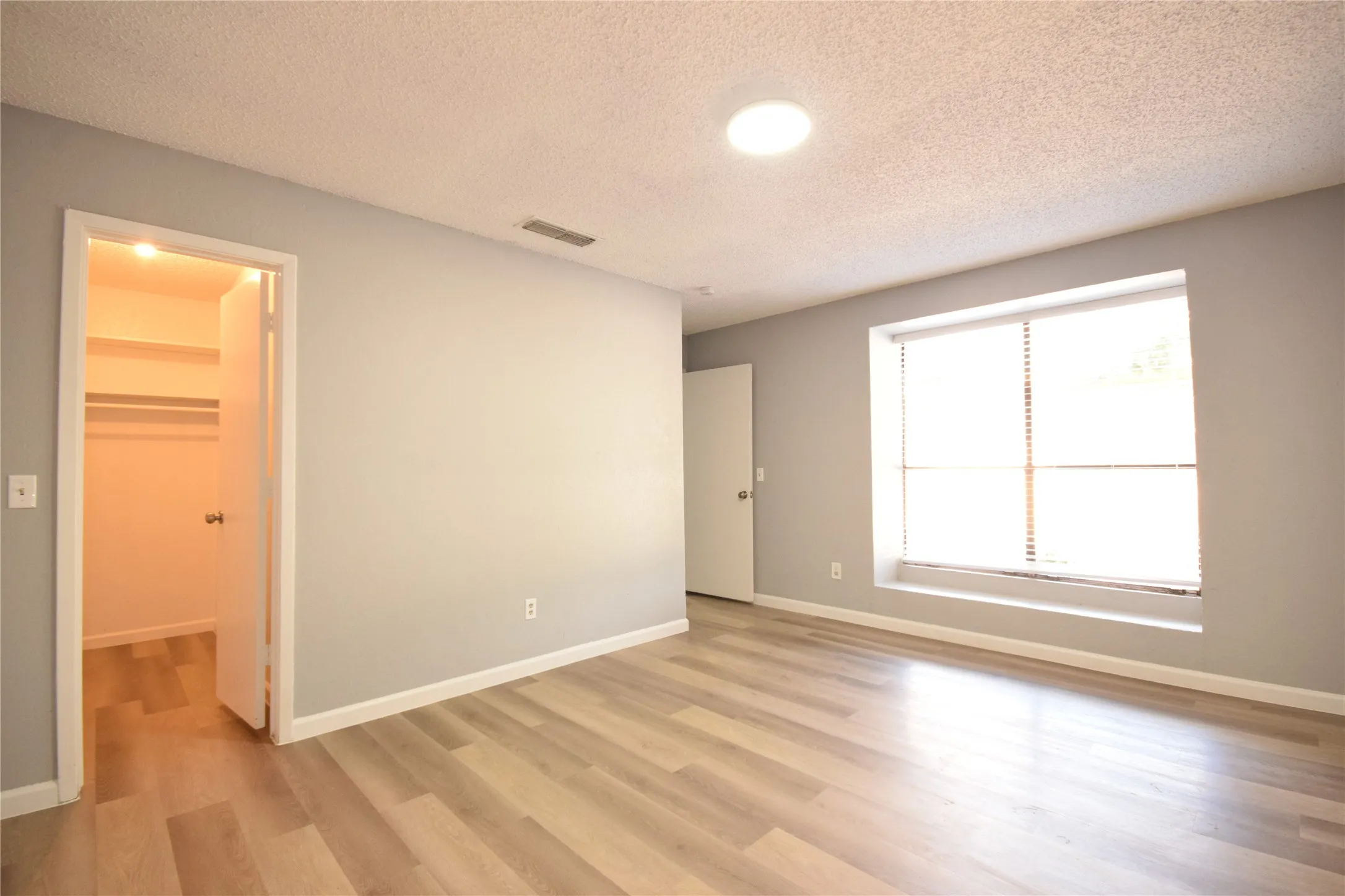 Duplex For Rent in Tarrant County , 115 W Timberview Lane, Arlington, Texas 76014, 2 Bedroom, 2 Bathroom, Garage spaces, 1,128 Sqft, built in 1981, mls#21369033, Real Estate Agent in Arlington, Homes For Rent in Tarrant county, Homes For Rent in Arlington, Realtor in Arlington Texas, Real Estate Brokerage Independent Realty Texas, Luminita Cordes Realtor