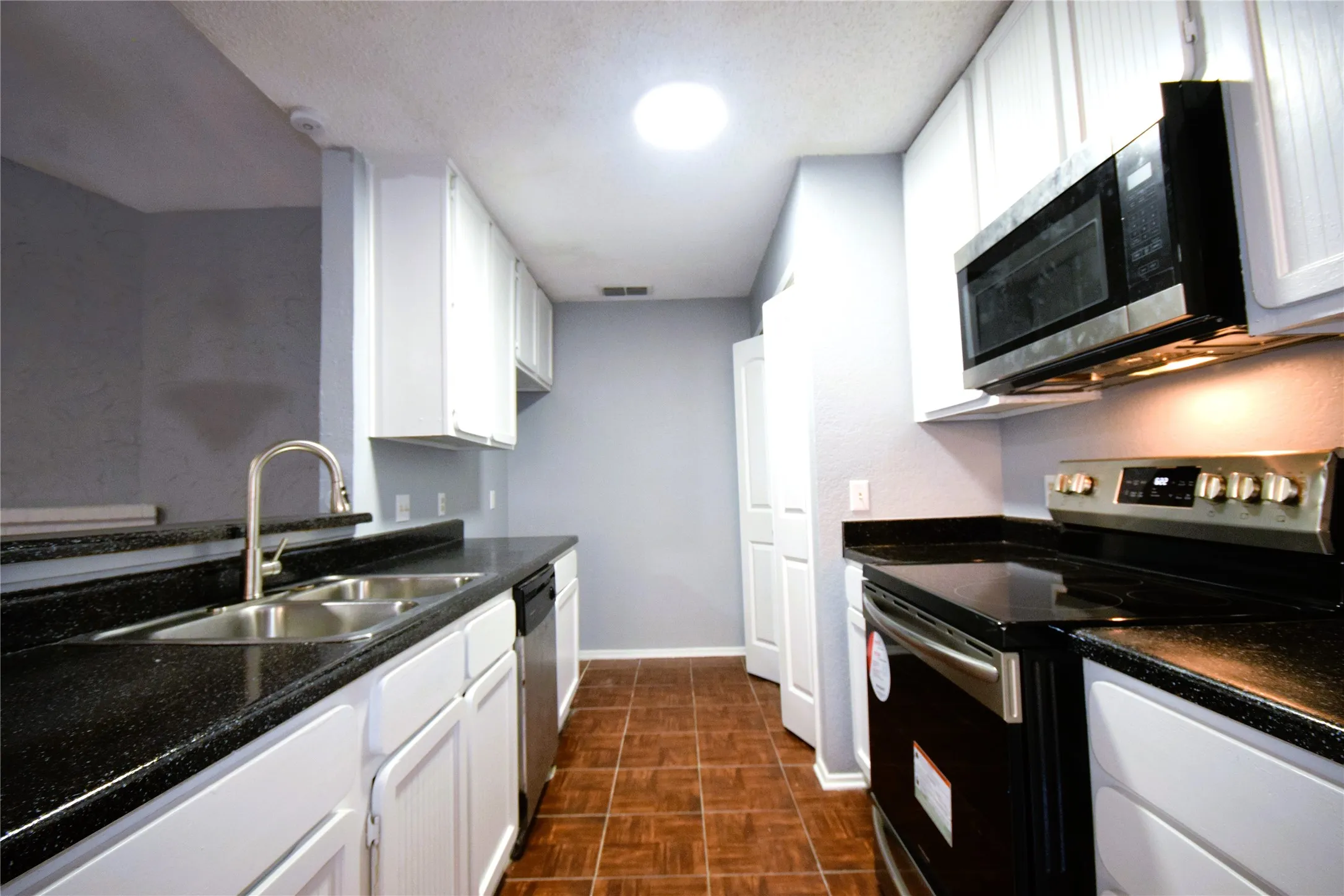 Duplex For Rent in Tarrant County , 115 W Timberview Lane, Arlington, Texas 76014, 2 Bedroom, 2 Bathroom, Garage spaces, 1,128 Sqft, built in 1981, mls#21369033, Real Estate Agent in Arlington, Homes For Rent in Tarrant county, Homes For Rent in Arlington, Realtor in Arlington Texas, Real Estate Brokerage Independent Realty Texas, Luminita Cordes Realtor