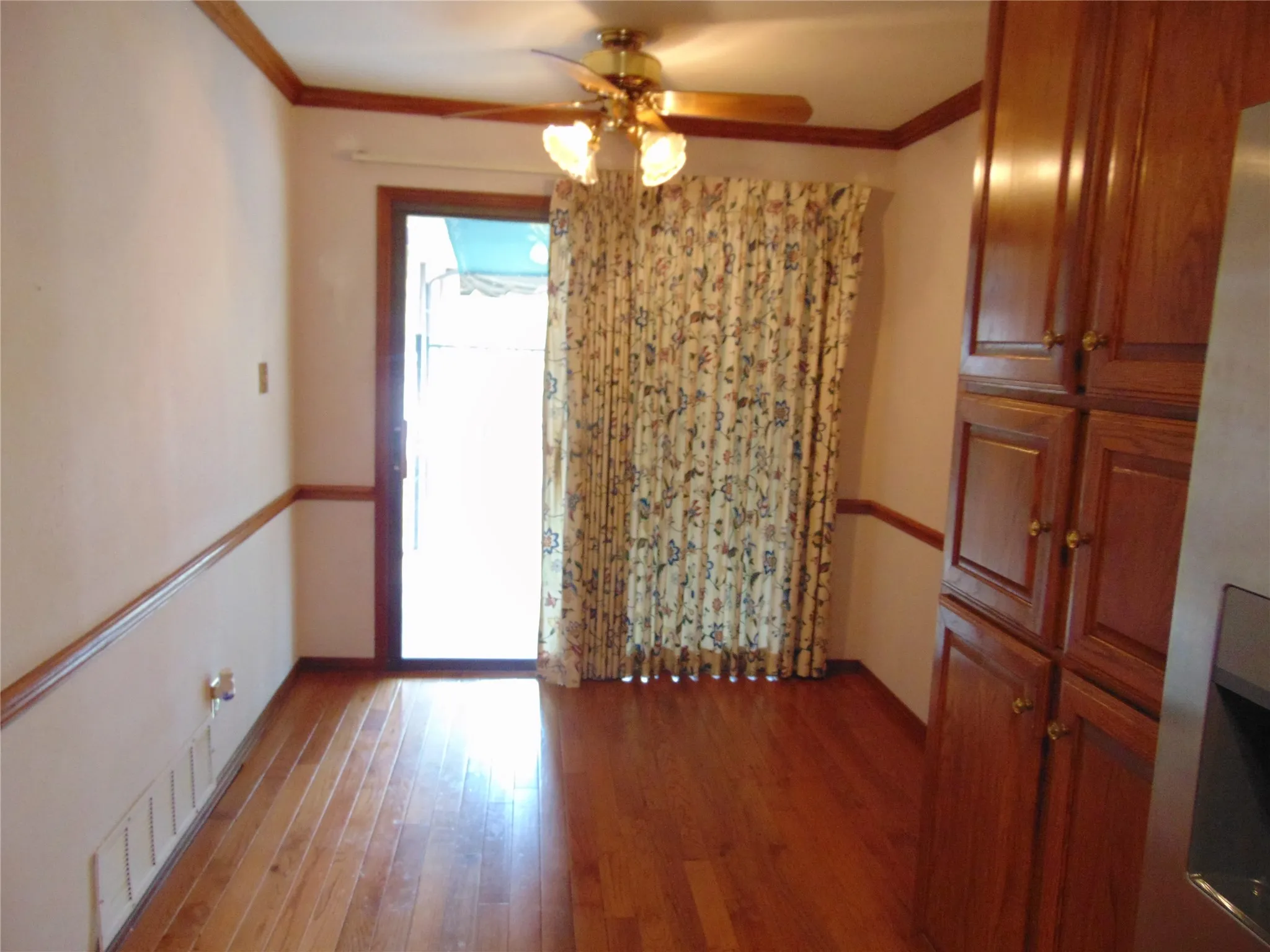 Single Family Residence For Sale in Dallas County , 1110 Meandering Way, Mesquite, Texas 75150, 3 Bedroom, 2 Bathroom, 1 Garage spaces, 2,044 Sqft, built in 1980, mls#21368248, Real Estate Agent in Mesquite, Homes For Sale in Dallas county, Homes For Sale in Mesquite, Realtor in Mesquite Texas, Real Estate Brokerage Independent Realty Texas, Luminita Cordes Realtor