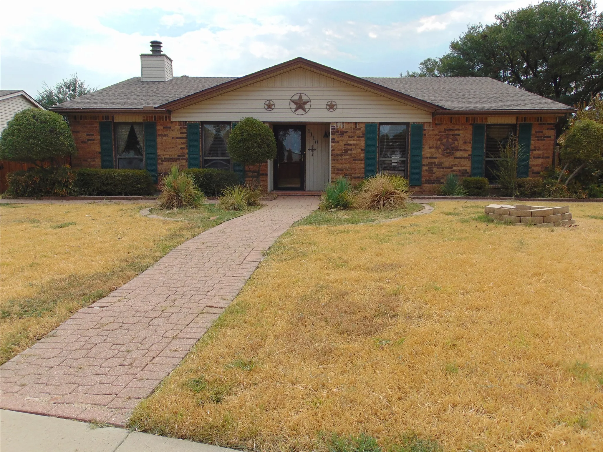 Single Family Residence For Sale in Dallas County , 1110 Meandering Way, Mesquite, Texas 75150, 3 Bedroom, 2 Bathroom, 1 Garage spaces, 2,044 Sqft, built in 1980, mls#21368248, Real Estate Agent in Mesquite, Homes For Sale in Dallas county, Homes For Sale in Mesquite, Realtor in Mesquite Texas, Real Estate Brokerage Independent Realty Texas, Luminita Cordes Realtor