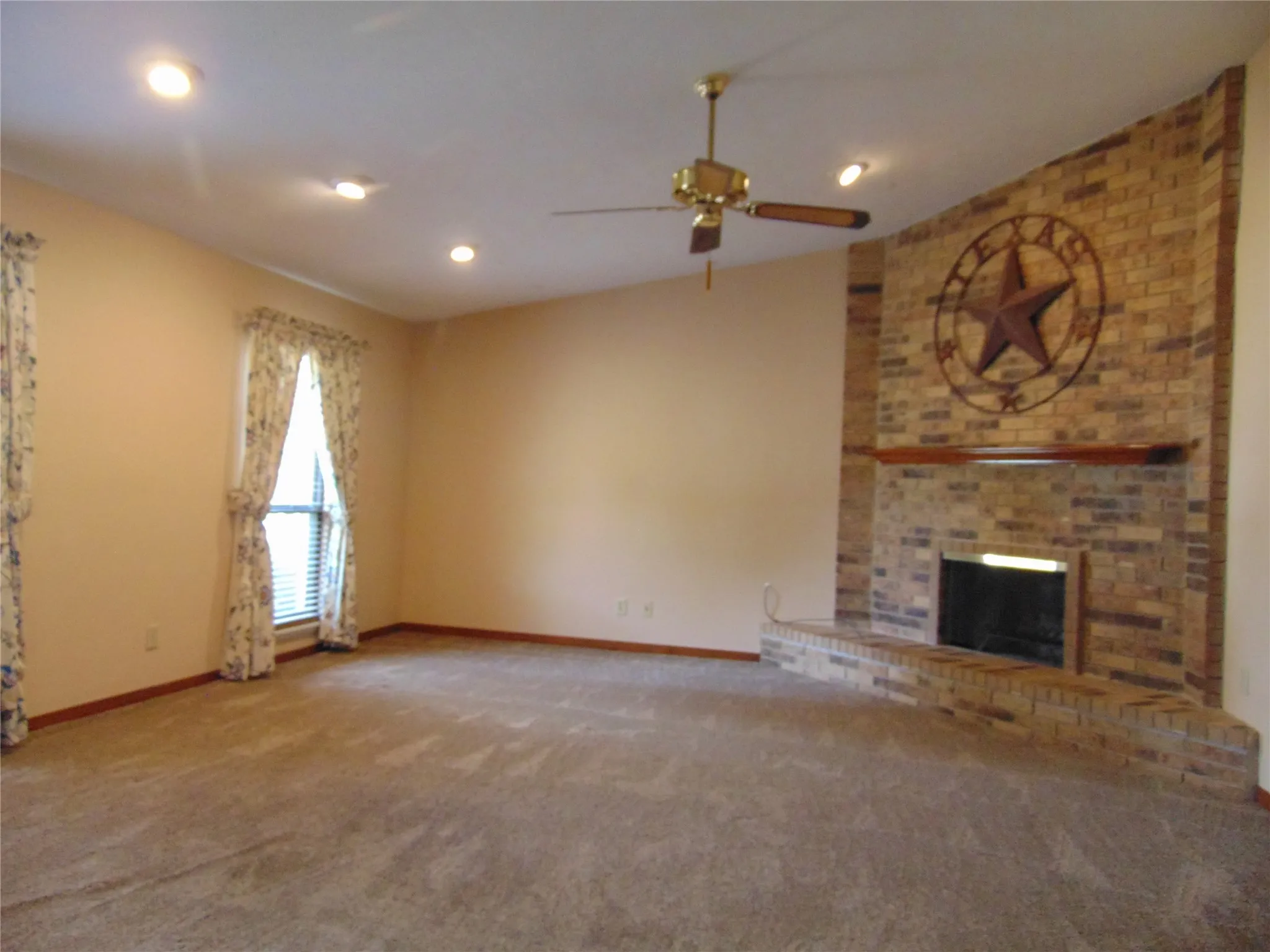 Single Family Residence For Sale in Dallas County , 1110 Meandering Way, Mesquite, Texas 75150, 3 Bedroom, 2 Bathroom, 1 Garage spaces, 2,044 Sqft, built in 1980, mls#21368248, Real Estate Agent in Mesquite, Homes For Sale in Dallas county, Homes For Sale in Mesquite, Realtor in Mesquite Texas, Real Estate Brokerage Independent Realty Texas, Luminita Cordes Realtor