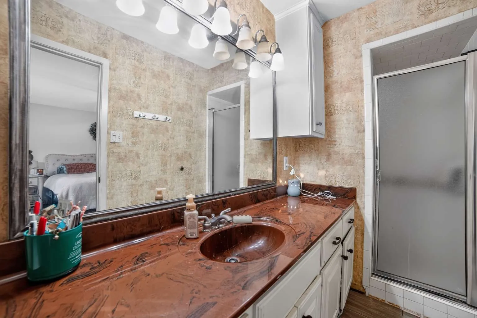Single Family Residence For Sale in Gregg County , 1002 Forest Hills Street, Gladewater, Texas 75647, 3 Bedroom, 2 Bathroom, 2 Garage spaces, 1,824 Sqft, built in 1977, mls#21369044, Real Estate Agent in Gladewater, Homes For Sale in Gregg county, Homes For Sale in Gladewater, Realtor in Gladewater Texas, Real Estate Brokerage Independent Realty Texas, Luminita Cordes Realtor