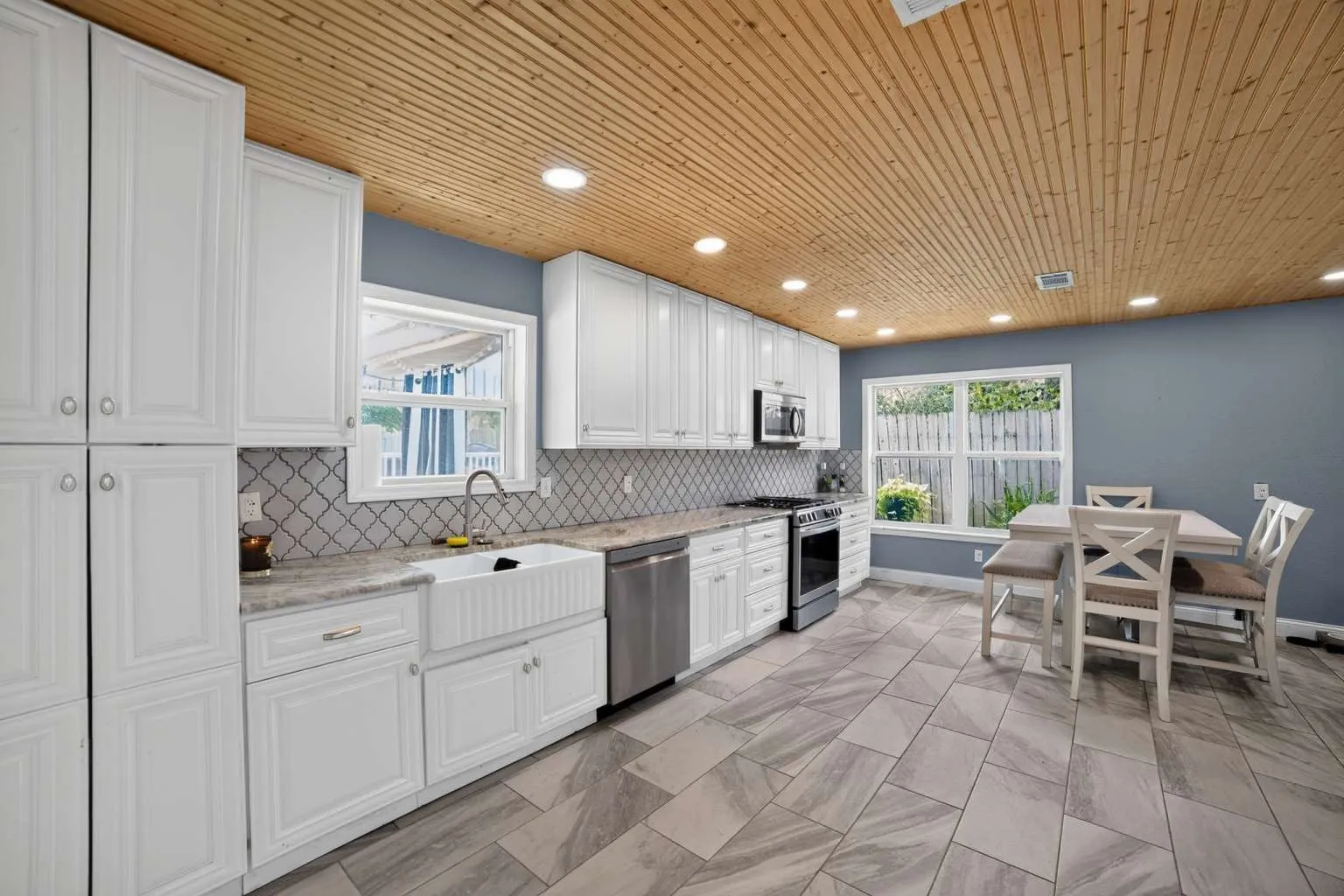 Single Family Residence For Sale in Gregg County , 1002 Forest Hills Street, Gladewater, Texas 75647, 3 Bedroom, 2 Bathroom, 2 Garage spaces, 1,824 Sqft, built in 1977, mls#21369044, Real Estate Agent in Gladewater, Homes For Sale in Gregg county, Homes For Sale in Gladewater, Realtor in Gladewater Texas, Real Estate Brokerage Independent Realty Texas, Luminita Cordes Realtor