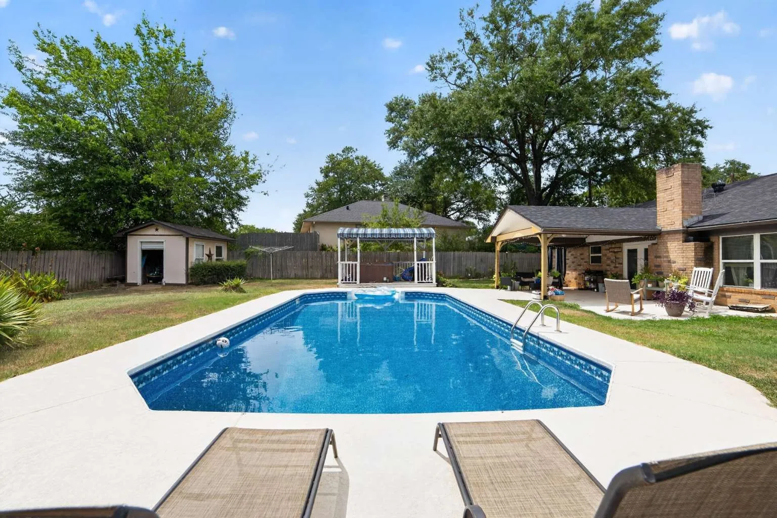 Single Family Residence For Sale in Gregg County , 1002 Forest Hills Street, Gladewater, Texas 75647, 3 Bedroom, 2 Bathroom, 2 Garage spaces, 1,824 Sqft, built in 1977, mls#21369044, Real Estate Agent in Gladewater, Homes For Sale in Gregg county, Homes For Sale in Gladewater, Realtor in Gladewater Texas, Real Estate Brokerage Independent Realty Texas, Luminita Cordes Realtor