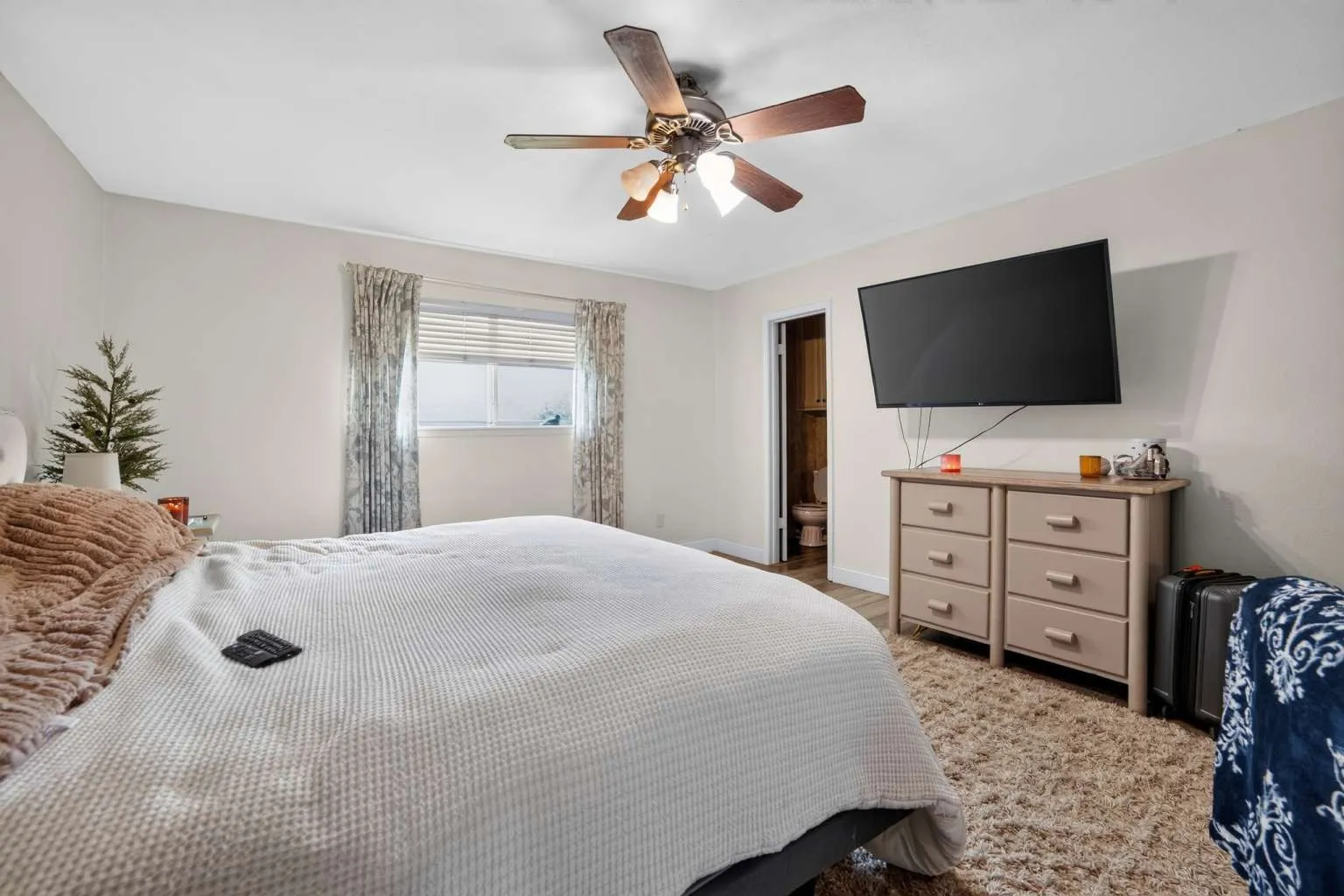 Single Family Residence For Sale in Gregg County , 1002 Forest Hills Street, Gladewater, Texas 75647, 3 Bedroom, 2 Bathroom, 2 Garage spaces, 1,824 Sqft, built in 1977, mls#21369044, Real Estate Agent in Gladewater, Homes For Sale in Gregg county, Homes For Sale in Gladewater, Realtor in Gladewater Texas, Real Estate Brokerage Independent Realty Texas, Luminita Cordes Realtor