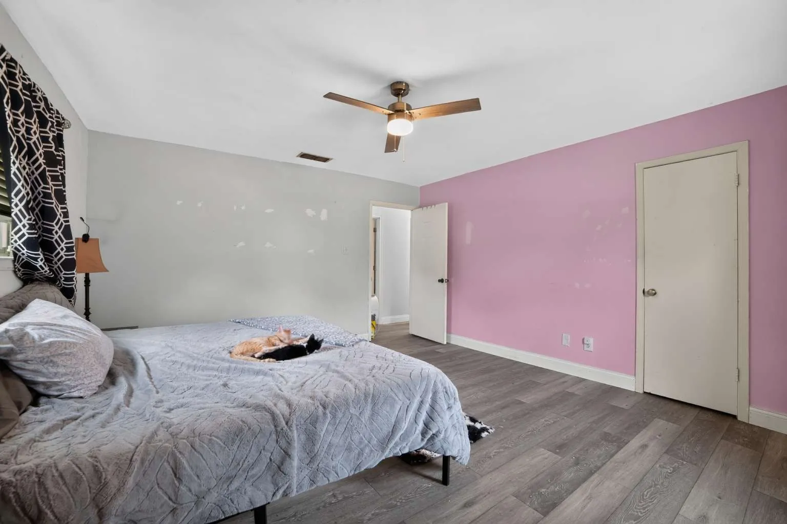 Single Family Residence For Sale in Gregg County , 1002 Forest Hills Street, Gladewater, Texas 75647, 3 Bedroom, 2 Bathroom, 2 Garage spaces, 1,824 Sqft, built in 1977, mls#21369044, Real Estate Agent in Gladewater, Homes For Sale in Gregg county, Homes For Sale in Gladewater, Realtor in Gladewater Texas, Real Estate Brokerage Independent Realty Texas, Luminita Cordes Realtor