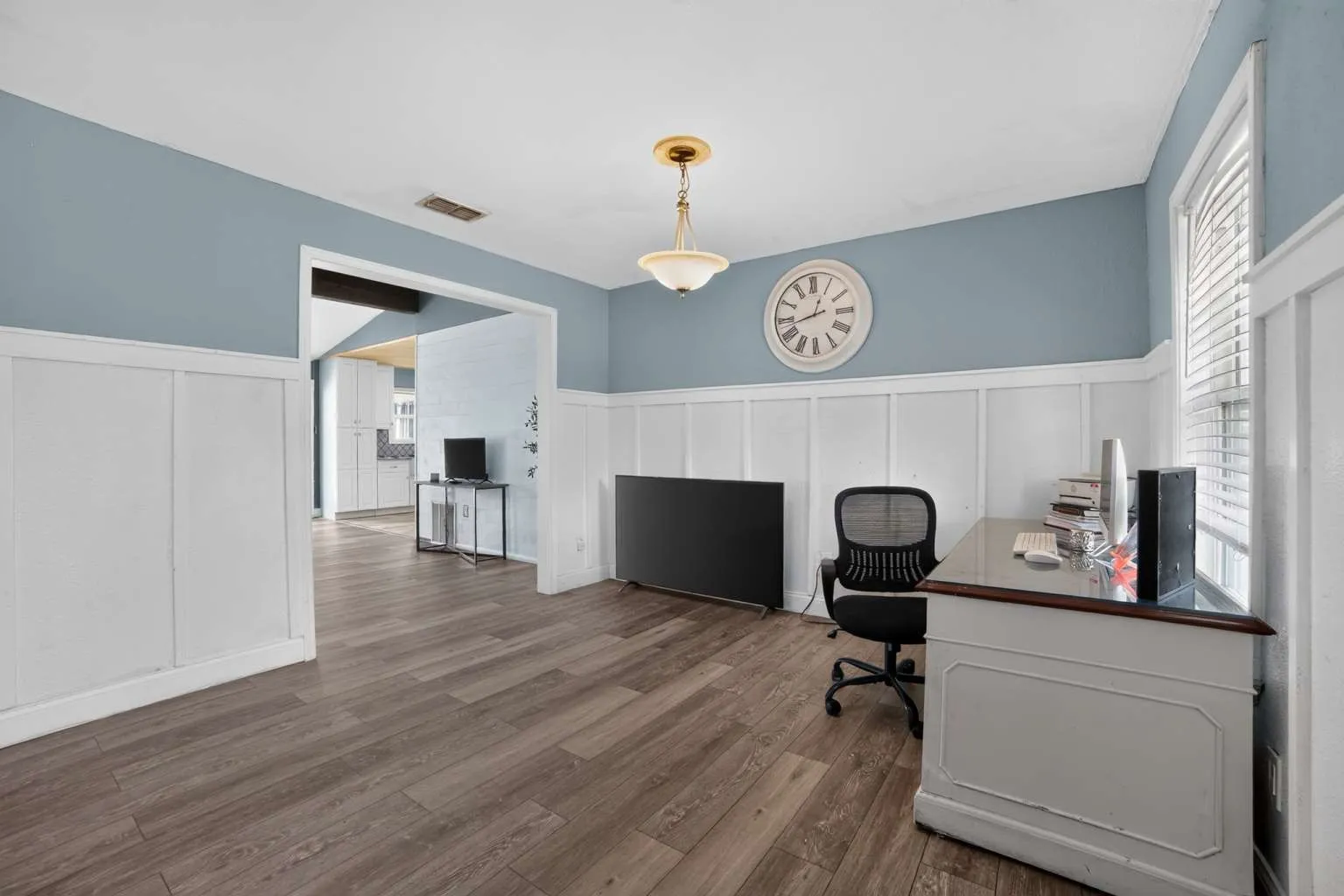 Single Family Residence For Sale in Gregg County , 1002 Forest Hills Street, Gladewater, Texas 75647, 3 Bedroom, 2 Bathroom, 2 Garage spaces, 1,824 Sqft, built in 1977, mls#21369044, Real Estate Agent in Gladewater, Homes For Sale in Gregg county, Homes For Sale in Gladewater, Realtor in Gladewater Texas, Real Estate Brokerage Independent Realty Texas, Luminita Cordes Realtor