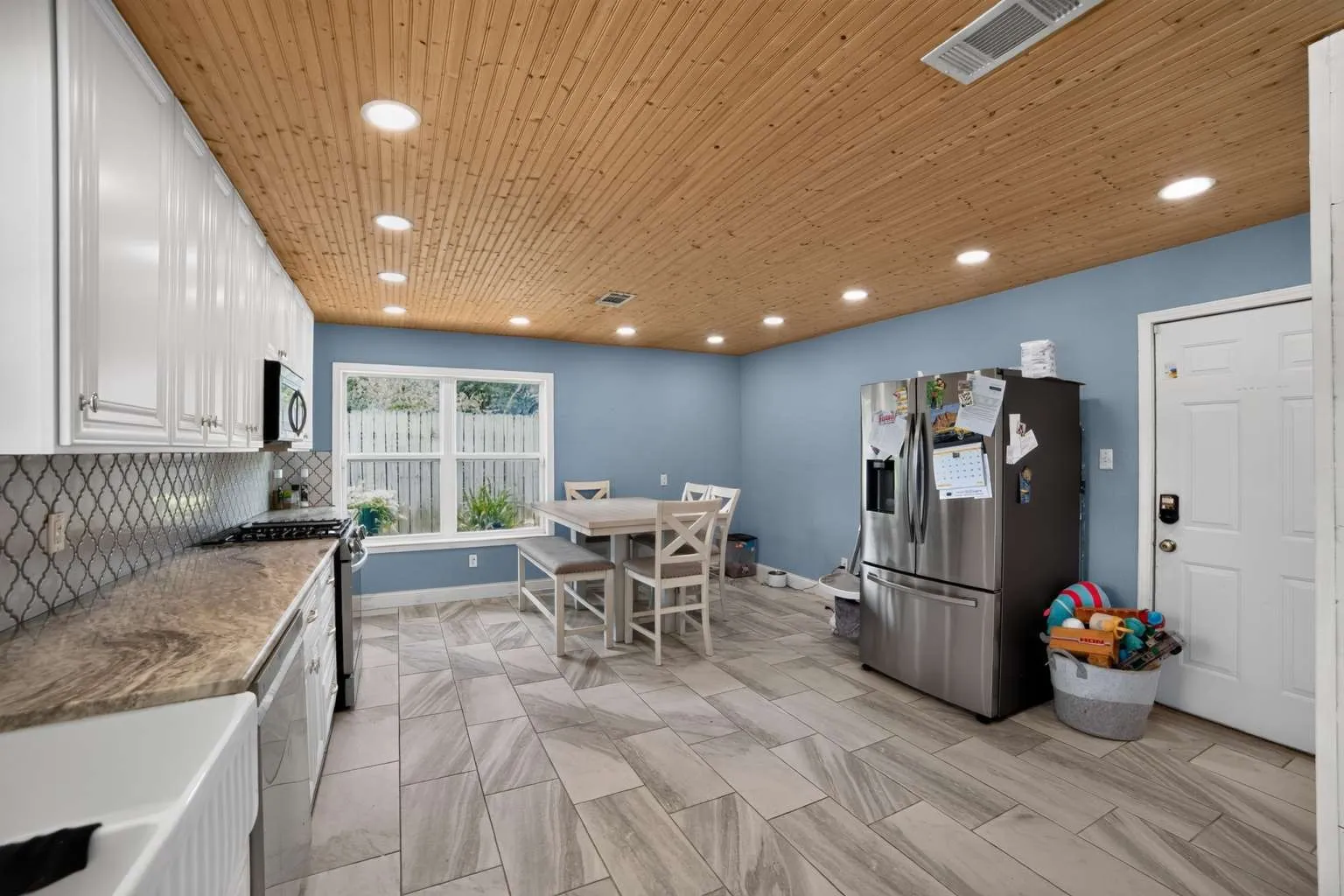 Single Family Residence For Sale in Gregg County , 1002 Forest Hills Street, Gladewater, Texas 75647, 3 Bedroom, 2 Bathroom, 2 Garage spaces, 1,824 Sqft, built in 1977, mls#21369044, Real Estate Agent in Gladewater, Homes For Sale in Gregg county, Homes For Sale in Gladewater, Realtor in Gladewater Texas, Real Estate Brokerage Independent Realty Texas, Luminita Cordes Realtor