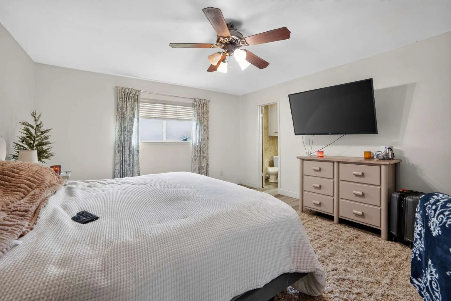Single Family Residence For Sale in Gregg County , 1002 Forest Hills Street, Gladewater, Texas 75647, 3 Bedroom, 2 Bathroom, 2 Garage spaces, 1,824 Sqft, built in 1977, mls#21369044, Real Estate Agent in Gladewater, Homes For Sale in Gregg county, Homes For Sale in Gladewater, Realtor in Gladewater Texas, Real Estate Brokerage Independent Realty Texas, Luminita Cordes Realtor