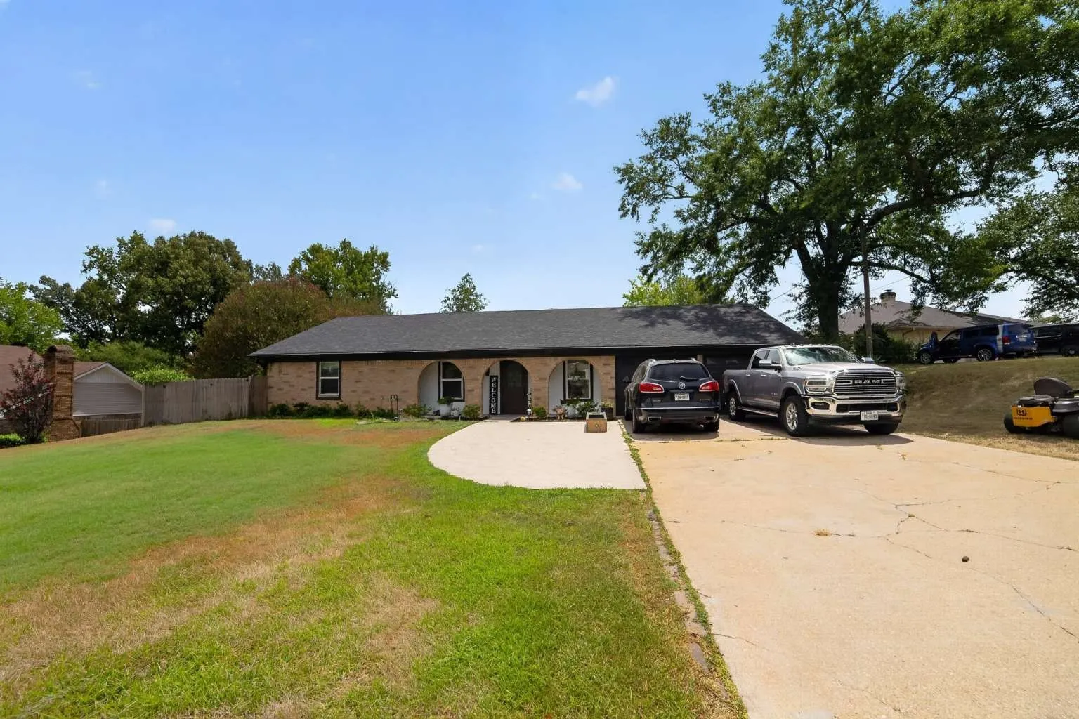 Single Family Residence For Sale in Gregg County , 1002 Forest Hills Street, Gladewater, Texas 75647, 3 Bedroom, 2 Bathroom, 2 Garage spaces, 1,824 Sqft, built in 1977, mls#21369044, Real Estate Agent in Gladewater, Homes For Sale in Gregg county, Homes For Sale in Gladewater, Realtor in Gladewater Texas, Real Estate Brokerage Independent Realty Texas, Luminita Cordes Realtor