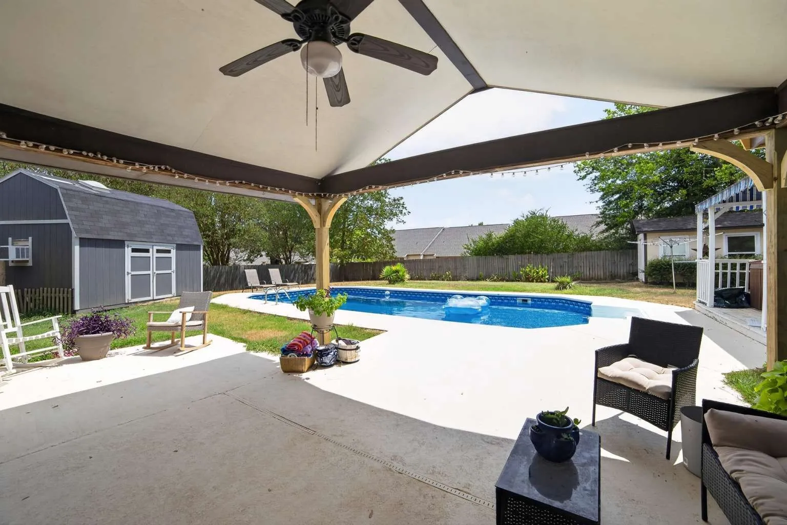 Single Family Residence For Sale in Gregg County , 1002 Forest Hills Street, Gladewater, Texas 75647, 3 Bedroom, 2 Bathroom, 2 Garage spaces, 1,824 Sqft, built in 1977, mls#21369044, Real Estate Agent in Gladewater, Homes For Sale in Gregg county, Homes For Sale in Gladewater, Realtor in Gladewater Texas, Real Estate Brokerage Independent Realty Texas, Luminita Cordes Realtor