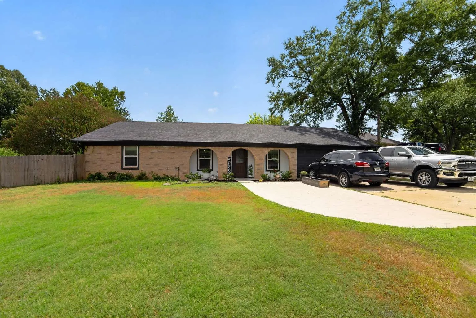 Single Family Residence For Sale in Gregg County , 1002 Forest Hills Street, Gladewater, Texas 75647, 3 Bedroom, 2 Bathroom, 2 Garage spaces, 1,824 Sqft, built in 1977, mls#21369044, Real Estate Agent in Gladewater, Homes For Sale in Gregg county, Homes For Sale in Gladewater, Realtor in Gladewater Texas, Real Estate Brokerage Independent Realty Texas, Luminita Cordes Realtor