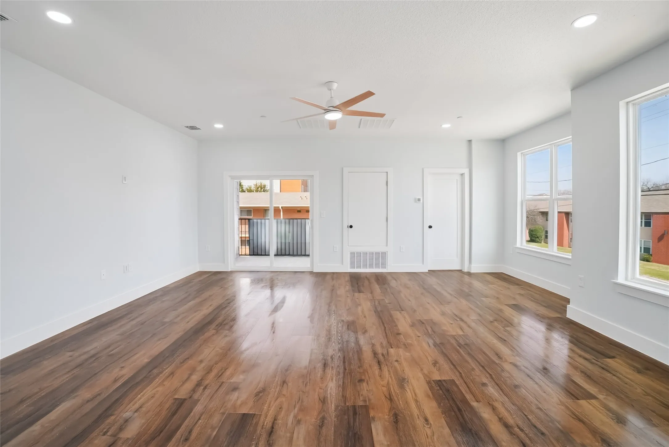 Townhouse For Rent in Denton County , 341 Bryan, Denton, Texas 76201, 3 Bedroom, 4 Bathroom, 2 Garage spaces, 1,400 Sqft, built in 2026, mls#21368836, Real Estate Agent in Denton, Homes For Rent in Denton county, Homes For Rent in Denton, Realtor in Denton Texas, Real Estate Brokerage Independent Realty Texas, Luminita Cordes Realtor