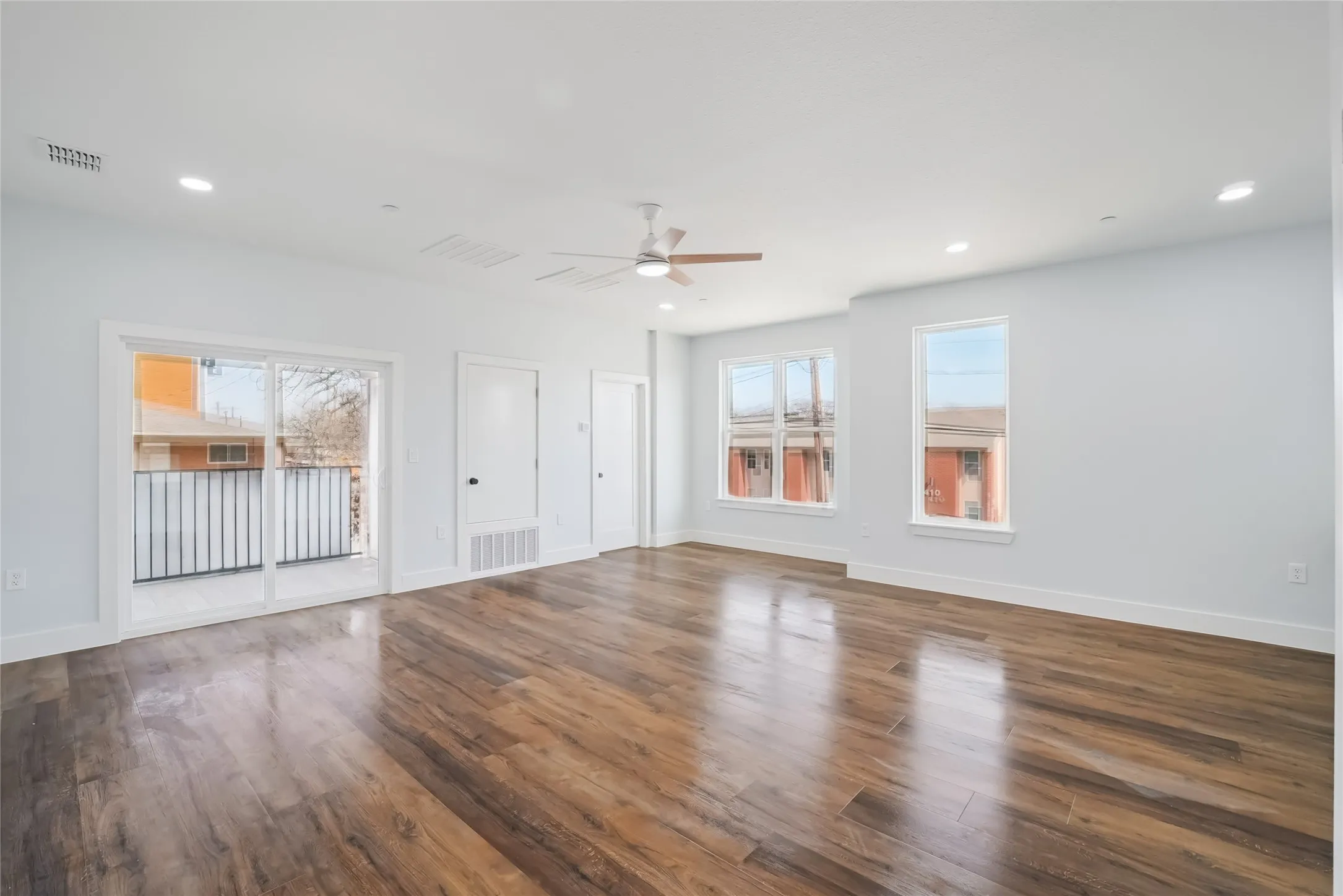 Townhouse For Rent in Denton County , 341 Bryan, Denton, Texas 76201, 3 Bedroom, 4 Bathroom, 2 Garage spaces, 1,400 Sqft, built in 2026, mls#21368836, Real Estate Agent in Denton, Homes For Rent in Denton county, Homes For Rent in Denton, Realtor in Denton Texas, Real Estate Brokerage Independent Realty Texas, Luminita Cordes Realtor