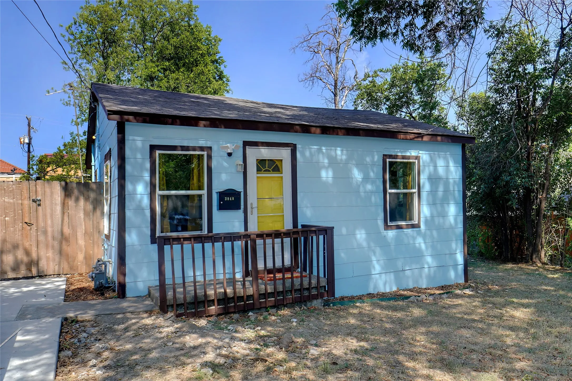 Single Family Residence For Sale in Tarrant County , 3040 Sappington Place, Fort Worth, Texas 76116, 2 Bedroom, 1 Bathroom, Garage spaces, 576 Sqft, built in 1948, mls#21368453, Real Estate Agent in Fort Worth, Homes For Sale in Tarrant county, Homes For Sale in Fort Worth, Realtor in Fort Worth Texas, Real Estate Brokerage Independent Realty Texas, Luminita Cordes Realtor