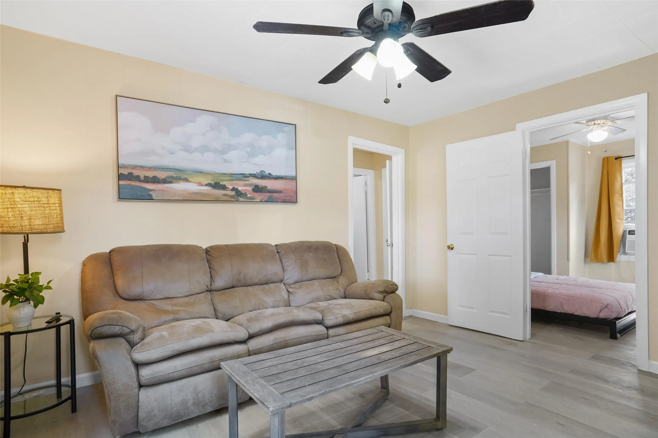 Single Family Residence For Sale in Tarrant County , 3040 Sappington Place, Fort Worth, Texas 76116, 2 Bedroom, 1 Bathroom, Garage spaces, 576 Sqft, built in 1948, mls#21368453, Real Estate Agent in Fort Worth, Homes For Sale in Tarrant county, Homes For Sale in Fort Worth, Realtor in Fort Worth Texas, Real Estate Brokerage Independent Realty Texas, Luminita Cordes Realtor
