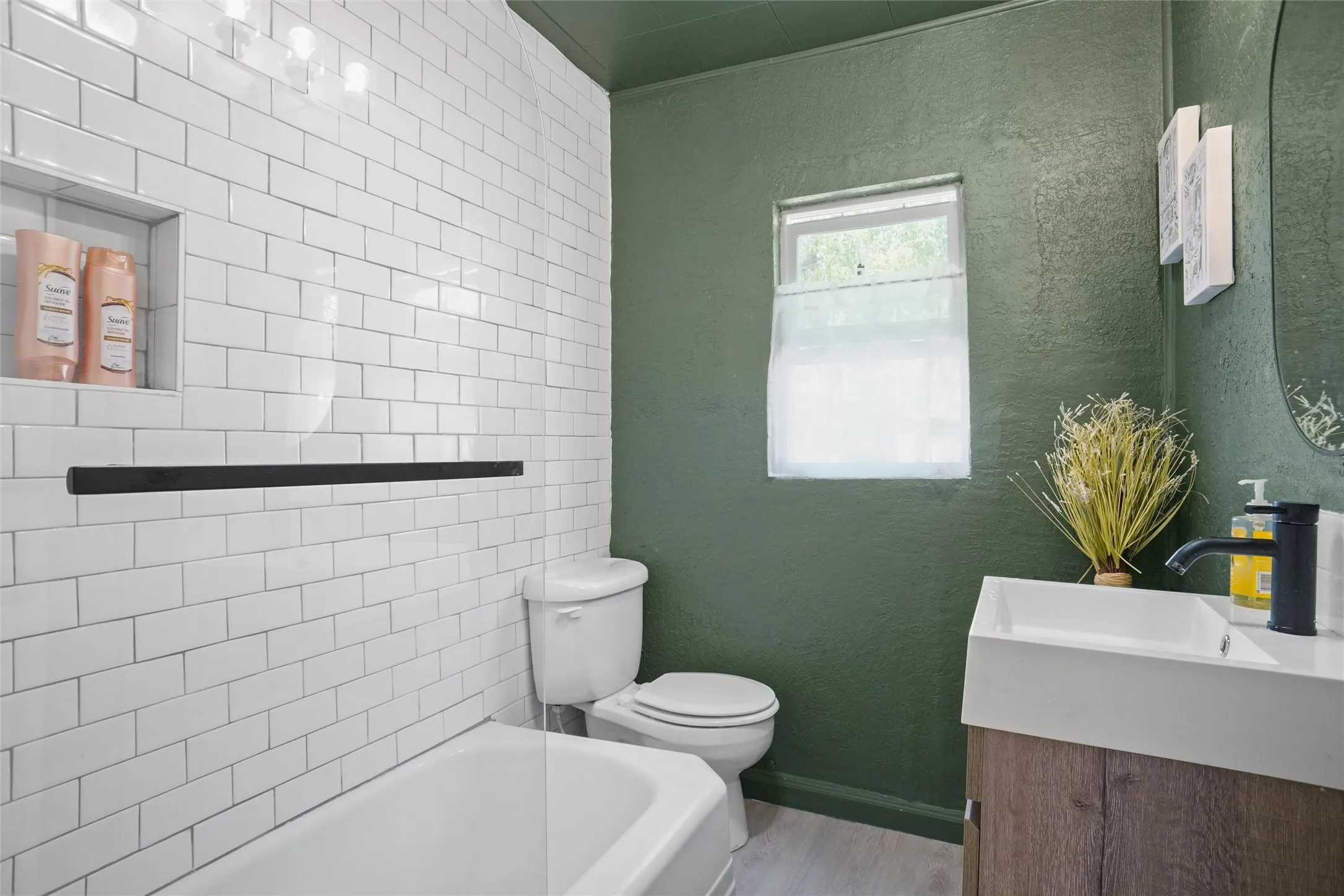 Single Family Residence For Sale in Tarrant County , 3040 Sappington Place, Fort Worth, Texas 76116, 2 Bedroom, 1 Bathroom, Garage spaces, 576 Sqft, built in 1948, mls#21368453, Real Estate Agent in Fort Worth, Homes For Sale in Tarrant county, Homes For Sale in Fort Worth, Realtor in Fort Worth Texas, Real Estate Brokerage Independent Realty Texas, Luminita Cordes Realtor