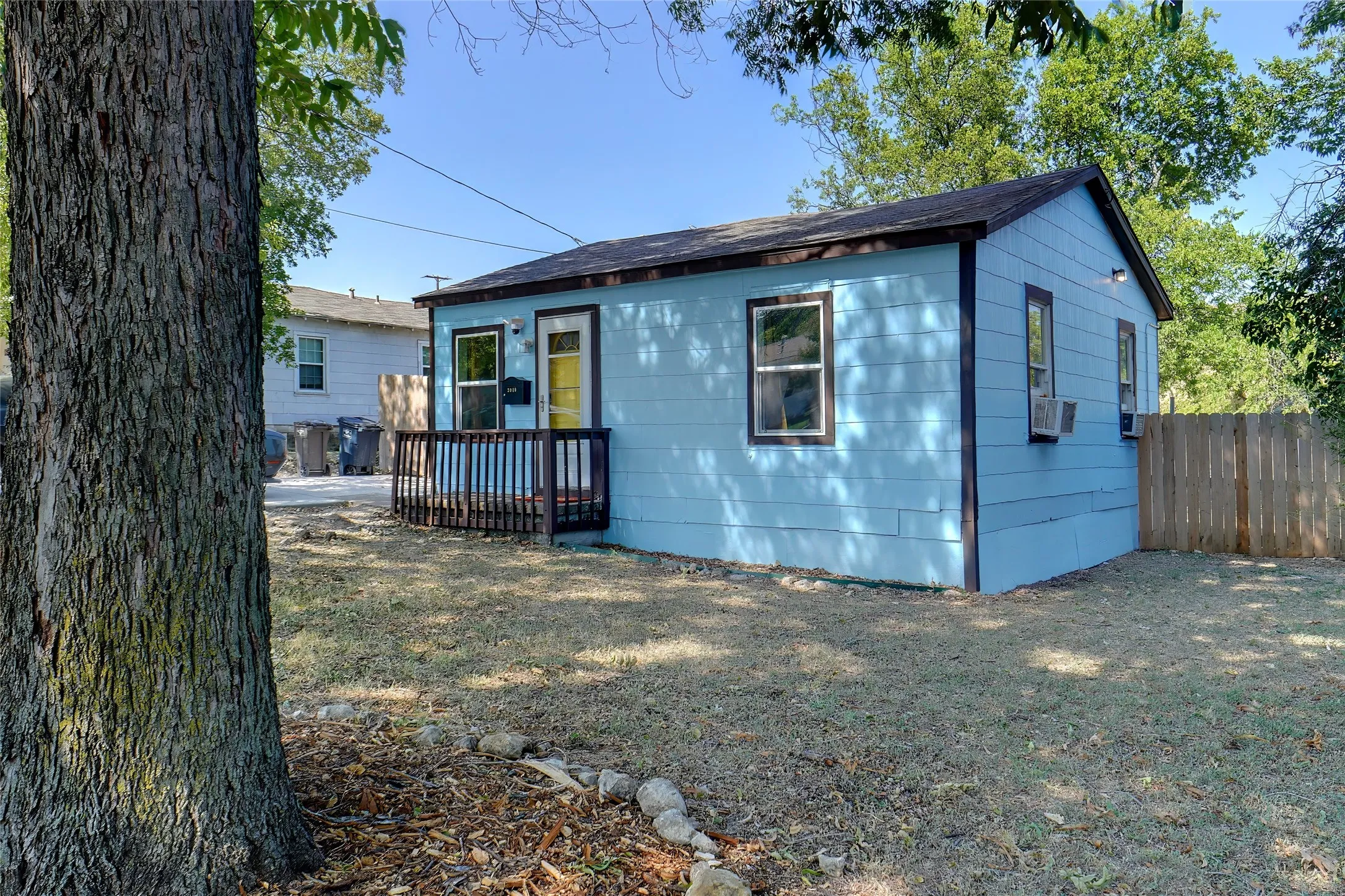 Single Family Residence For Sale in Tarrant County , 3040 Sappington Place, Fort Worth, Texas 76116, 2 Bedroom, 1 Bathroom, Garage spaces, 576 Sqft, built in 1948, mls#21368453, Real Estate Agent in Fort Worth, Homes For Sale in Tarrant county, Homes For Sale in Fort Worth, Realtor in Fort Worth Texas, Real Estate Brokerage Independent Realty Texas, Luminita Cordes Realtor