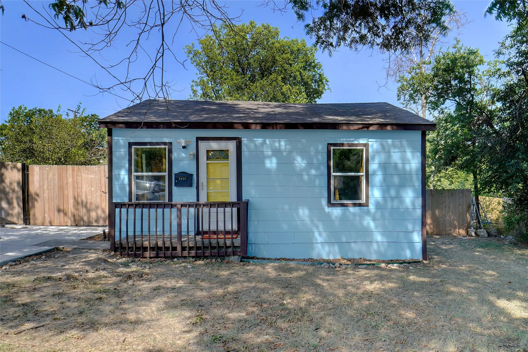 Single Family Residence For Sale in Tarrant County , 3040 Sappington Place, Fort Worth, Texas 76116, 2 Bedroom, 1 Bathroom, Garage spaces, 576 Sqft, built in 1948, mls#21368453, Real Estate Agent in Fort Worth, Homes For Sale in Tarrant county, Homes For Sale in Fort Worth, Realtor in Fort Worth Texas, Real Estate Brokerage Independent Realty Texas, Luminita Cordes Realtor