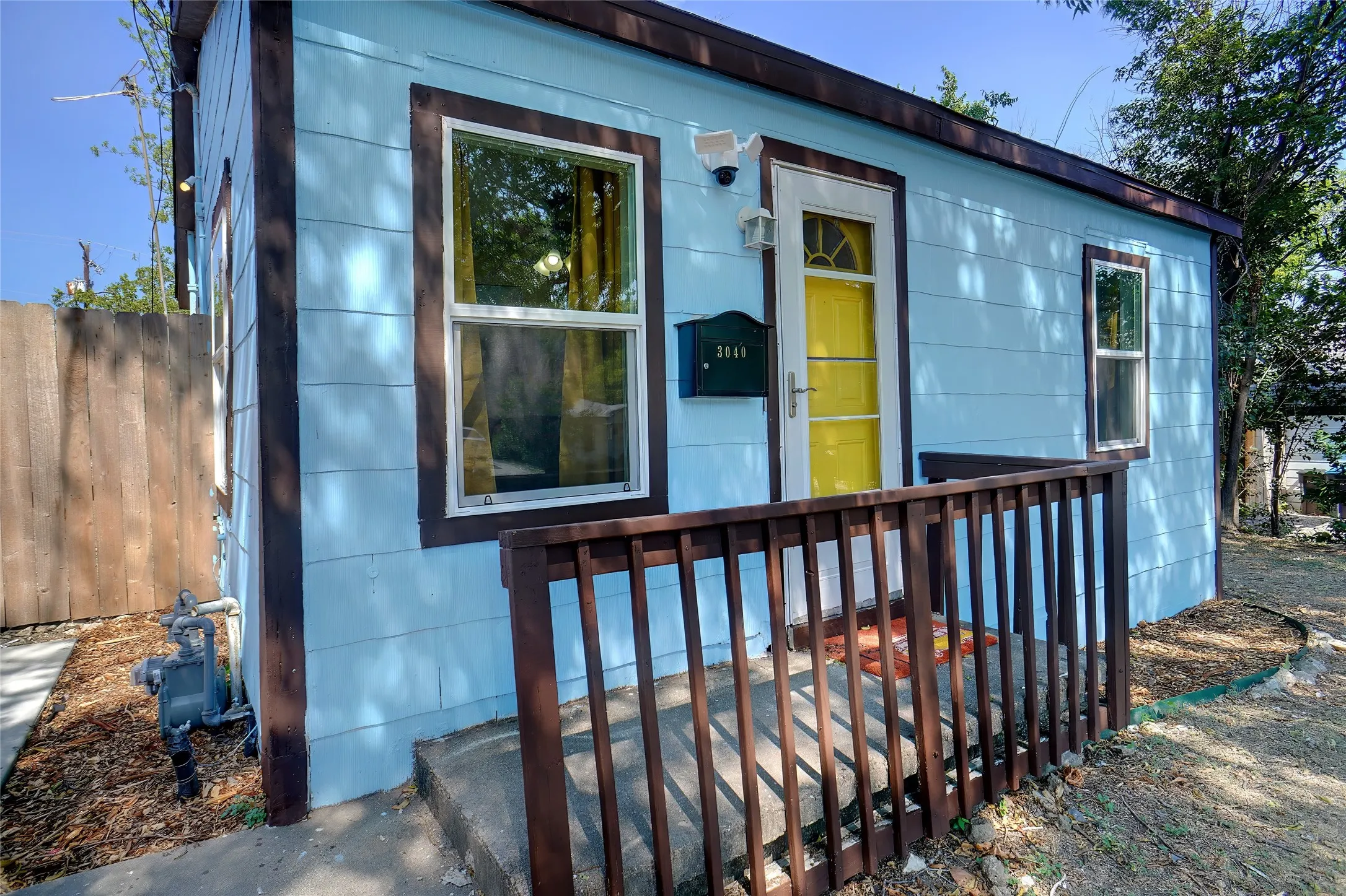 Single Family Residence For Sale in Tarrant County , 3040 Sappington Place, Fort Worth, Texas 76116, 2 Bedroom, 1 Bathroom, Garage spaces, 576 Sqft, built in 1948, mls#21368453, Real Estate Agent in Fort Worth, Homes For Sale in Tarrant county, Homes For Sale in Fort Worth, Realtor in Fort Worth Texas, Real Estate Brokerage Independent Realty Texas, Luminita Cordes Realtor