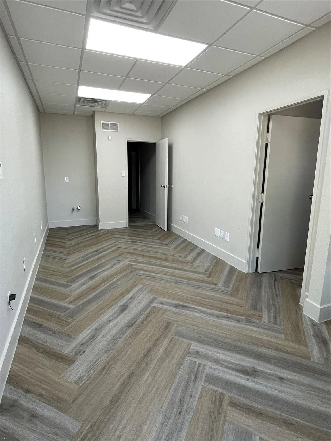 Office For Rent in Ellis County , 330 N 8th Street 104, Midlothian, Texas 76065, 0, 0, Garage spaces, 0 Sqft, built in 1985, mls#21366686, Real Estate Agent in Midlothian, Homes For Rent in Ellis county, Homes For Rent in Midlothian, Realtor in Midlothian Texas, Real Estate Brokerage Independent Realty Texas, Luminita Cordes Realtor