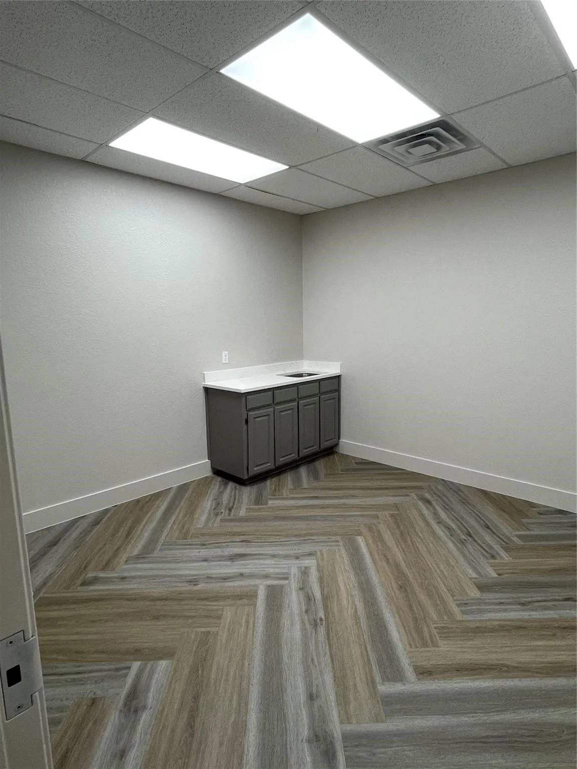 Office For Rent in Ellis County , 330 N 8th Street 104, Midlothian, Texas 76065, 0, 0, Garage spaces, 0 Sqft, built in 1985, mls#21366686, Real Estate Agent in Midlothian, Homes For Rent in Ellis county, Homes For Rent in Midlothian, Realtor in Midlothian Texas, Real Estate Brokerage Independent Realty Texas, Luminita Cordes Realtor
