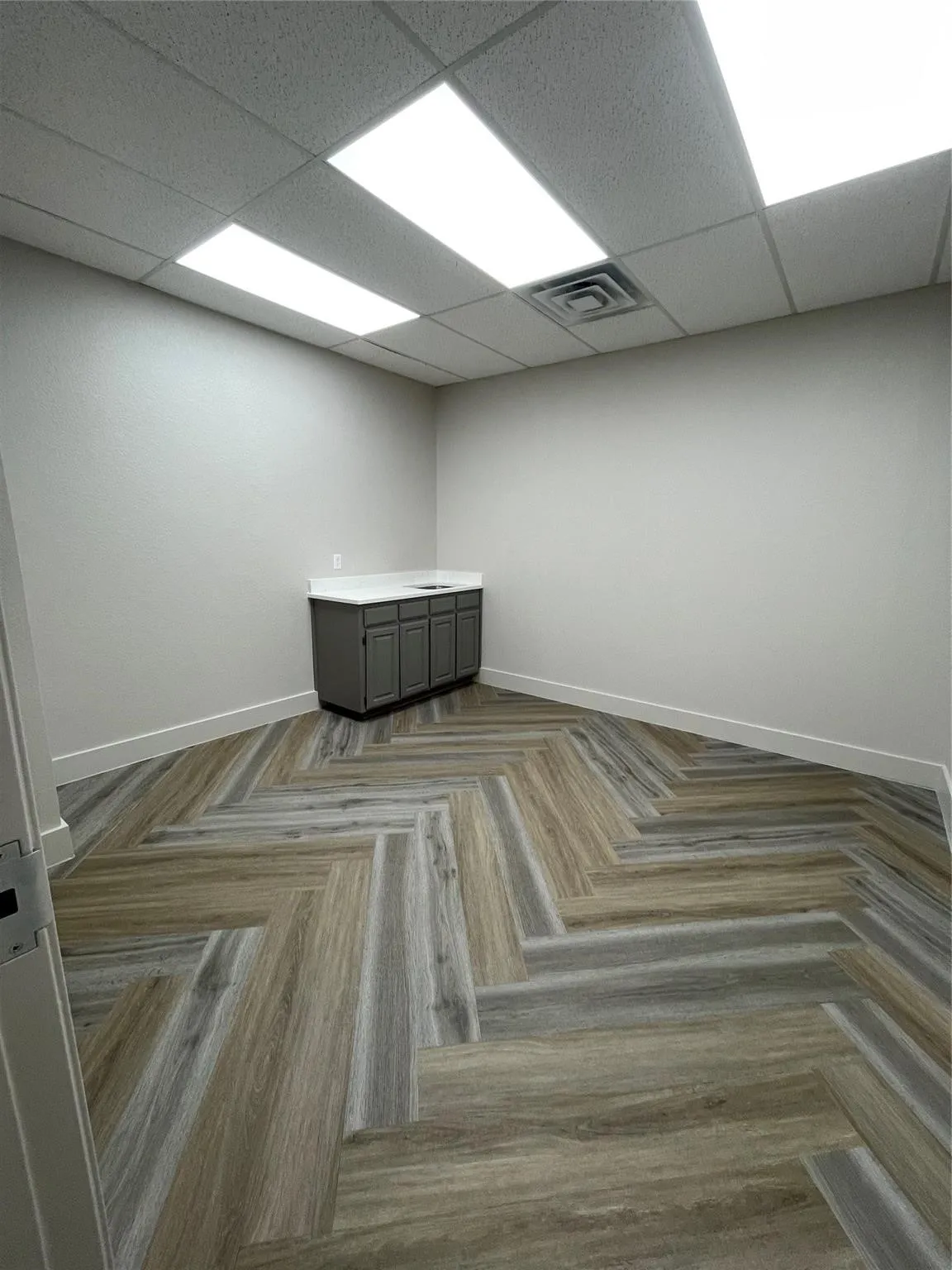 Office For Rent in Ellis County , 330 N 8th Street 104, Midlothian, Texas 76065, 0, 0, Garage spaces, 0 Sqft, built in 1985, mls#21366686, Real Estate Agent in Midlothian, Homes For Rent in Ellis county, Homes For Rent in Midlothian, Realtor in Midlothian Texas, Real Estate Brokerage Independent Realty Texas, Luminita Cordes Realtor