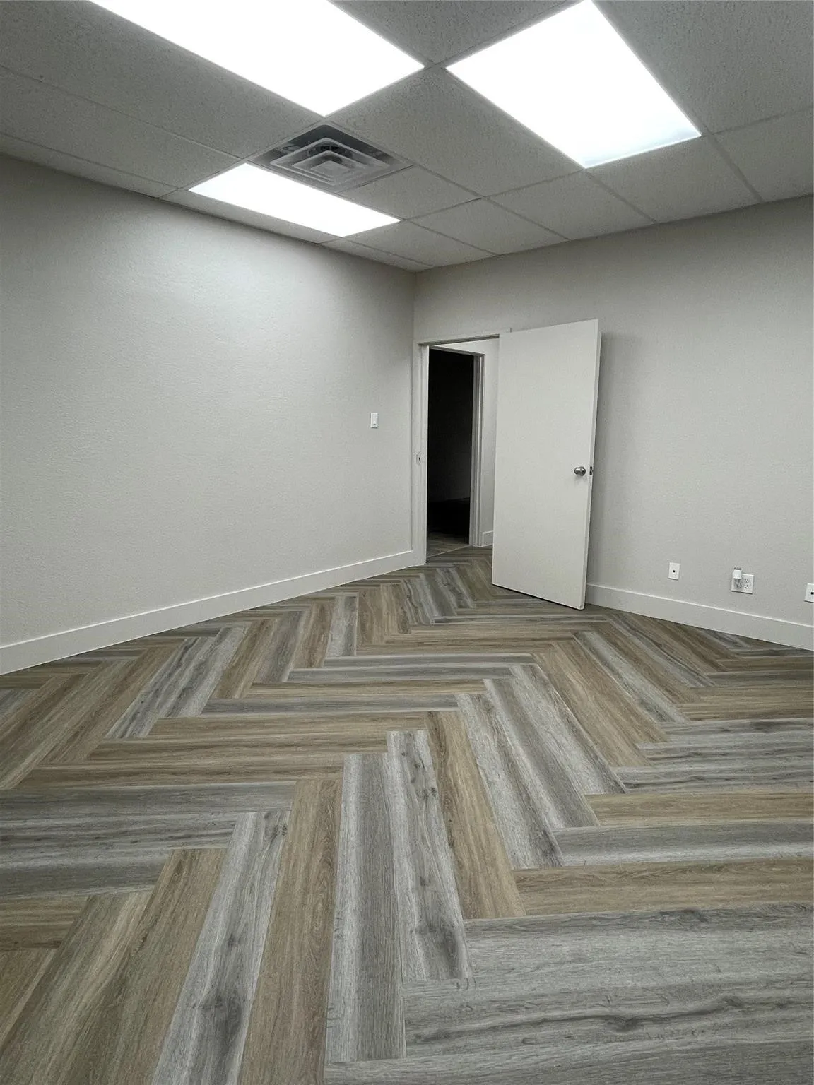 Office For Rent in Ellis County , 330 N 8th Street 104, Midlothian, Texas 76065, 0, 0, Garage spaces, 0 Sqft, built in 1985, mls#21366686, Real Estate Agent in Midlothian, Homes For Rent in Ellis county, Homes For Rent in Midlothian, Realtor in Midlothian Texas, Real Estate Brokerage Independent Realty Texas, Luminita Cordes Realtor