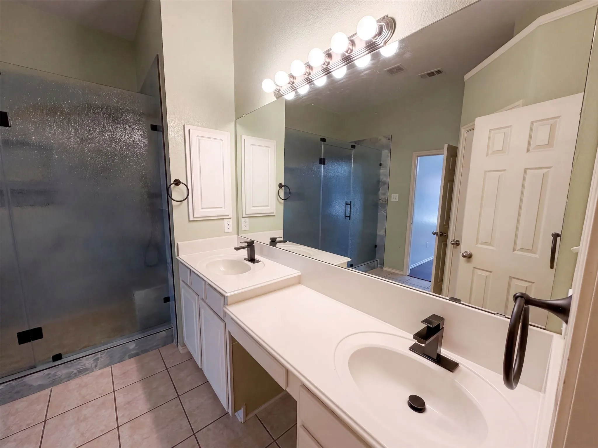 Single Family Residence For Sale in Dallas County , 1213 Whitecreek Drive, Glenn Heights, Texas 75154, 4 Bedroom, 2 Bathroom, 2 Garage spaces, 2,122 Sqft, built in 2004, mls#21369045, Real Estate Agent in Glenn Heights, Homes For Sale in Dallas county, Homes For Sale in Glenn Heights, Realtor in Glenn Heights Texas, Real Estate Brokerage Independent Realty Texas, Luminita Cordes Realtor