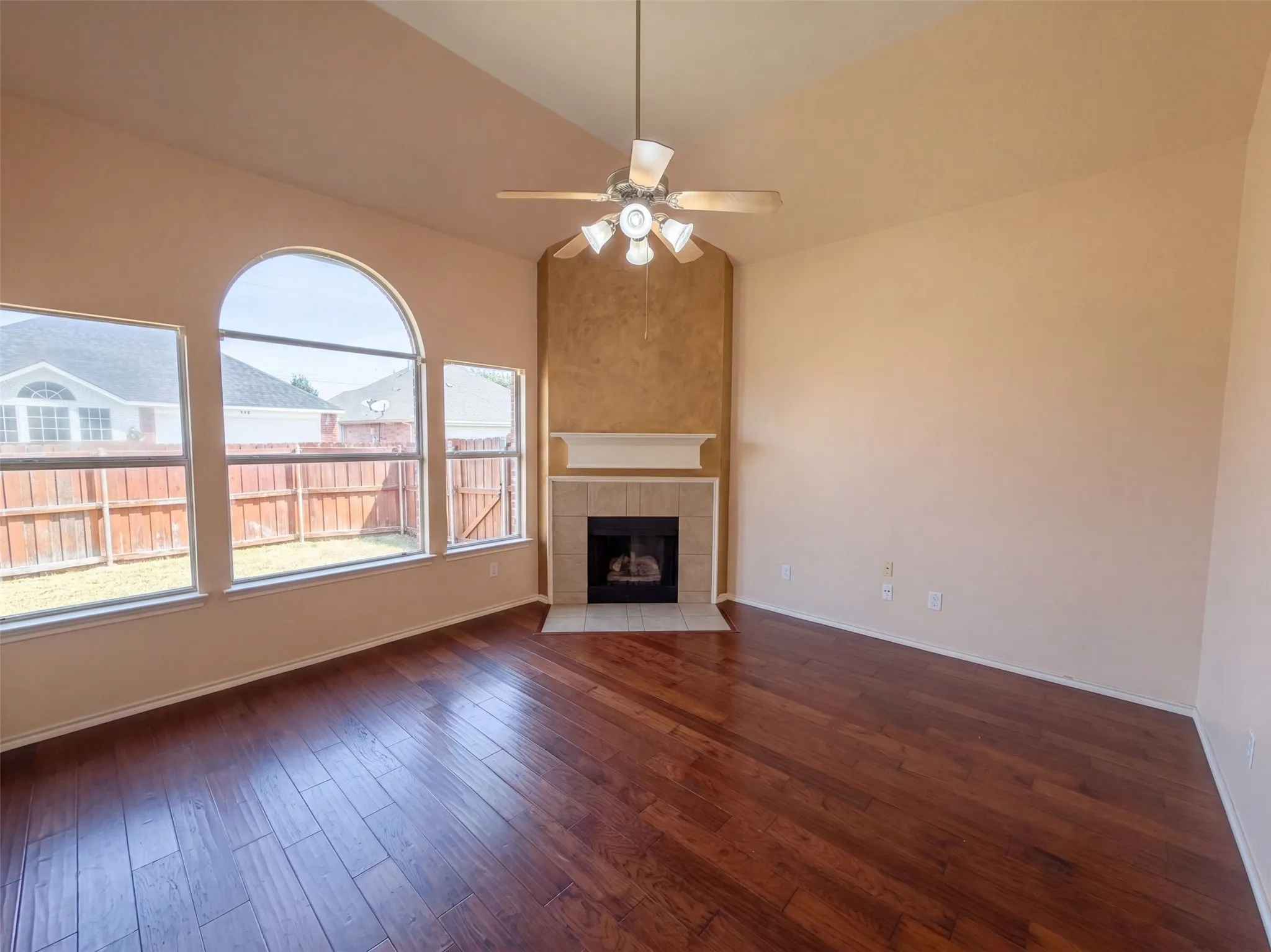 Single Family Residence For Sale in Dallas County , 1213 Whitecreek Drive, Glenn Heights, Texas 75154, 4 Bedroom, 2 Bathroom, 2 Garage spaces, 2,122 Sqft, built in 2004, mls#21369045, Real Estate Agent in Glenn Heights, Homes For Sale in Dallas county, Homes For Sale in Glenn Heights, Realtor in Glenn Heights Texas, Real Estate Brokerage Independent Realty Texas, Luminita Cordes Realtor