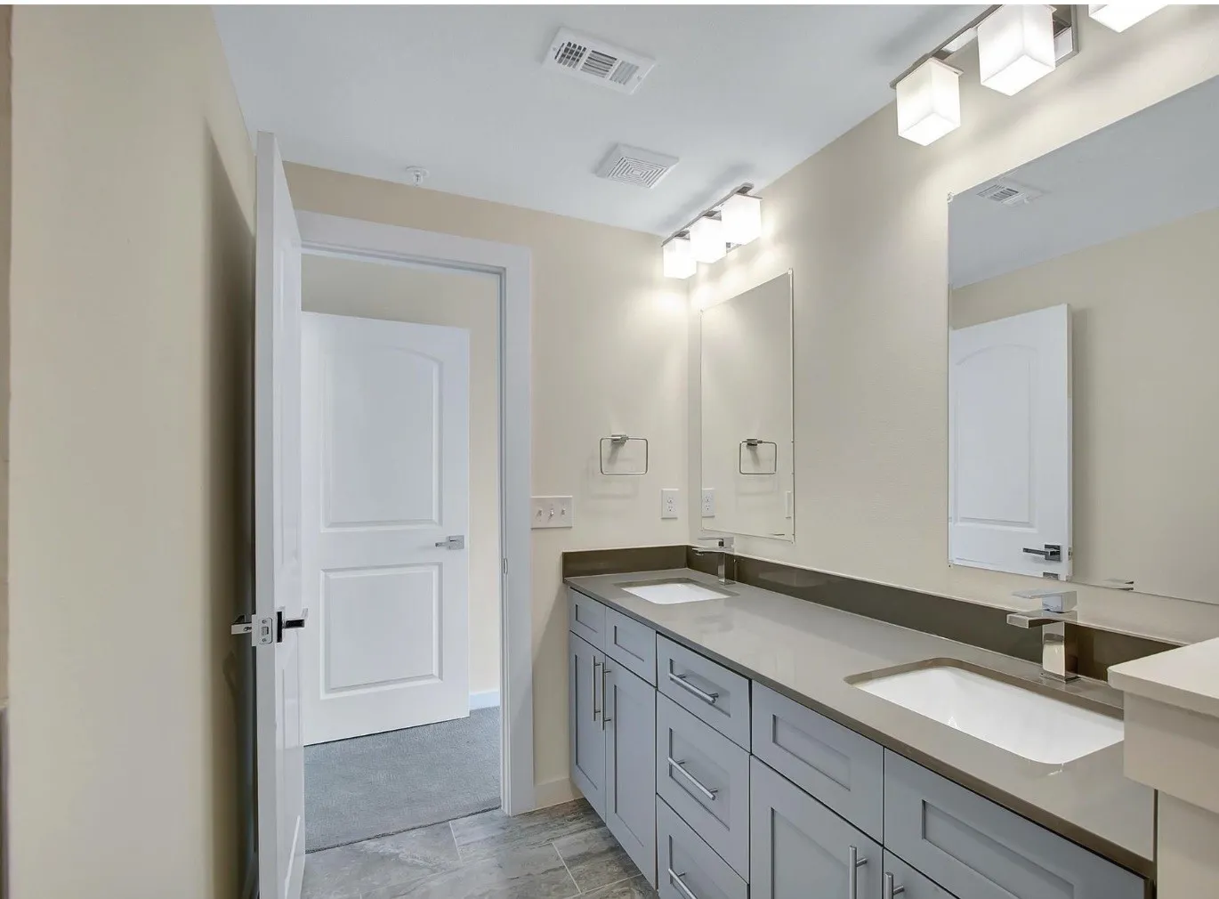 Condominium For Rent in Tarrant County , 1209 Beaconsfield Lane 502, Arlington, Texas 76011, 3 Bedroom, 4 Bathroom, 2 Garage spaces, 1,839 Sqft, built in 2018, mls#21368010, Real Estate Agent in Arlington, Homes For Rent in Tarrant county, Homes For Rent in Arlington, Realtor in Arlington Texas, Real Estate Brokerage Independent Realty Texas, Luminita Cordes Realtor