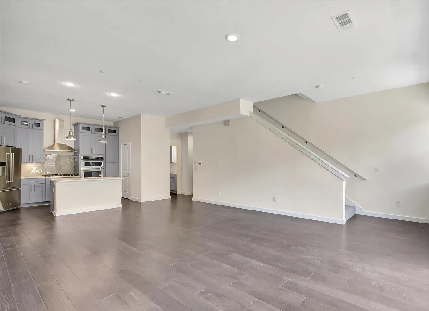 Condominium For Rent in Tarrant County , 1209 Beaconsfield Lane 502, Arlington, Texas 76011, 3 Bedroom, 4 Bathroom, 2 Garage spaces, 1,839 Sqft, built in 2018, mls#21368010, Real Estate Agent in Arlington, Homes For Rent in Tarrant county, Homes For Rent in Arlington, Realtor in Arlington Texas, Real Estate Brokerage Independent Realty Texas, Luminita Cordes Realtor