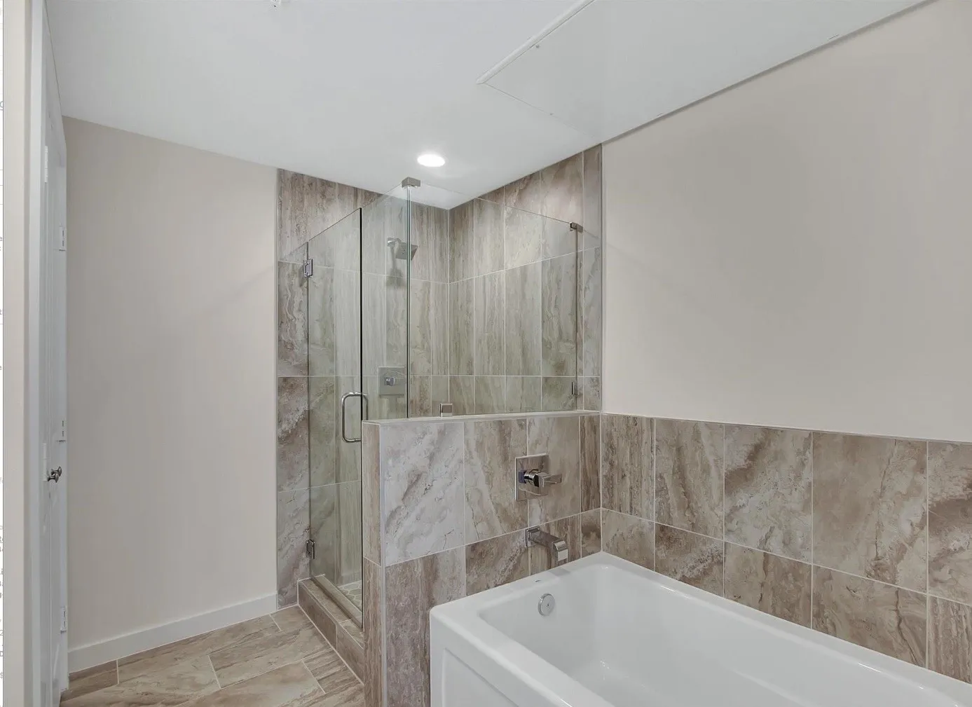 Condominium For Rent in Tarrant County , 1209 Beaconsfield Lane 502, Arlington, Texas 76011, 3 Bedroom, 4 Bathroom, 2 Garage spaces, 1,839 Sqft, built in 2018, mls#21368010, Real Estate Agent in Arlington, Homes For Rent in Tarrant county, Homes For Rent in Arlington, Realtor in Arlington Texas, Real Estate Brokerage Independent Realty Texas, Luminita Cordes Realtor