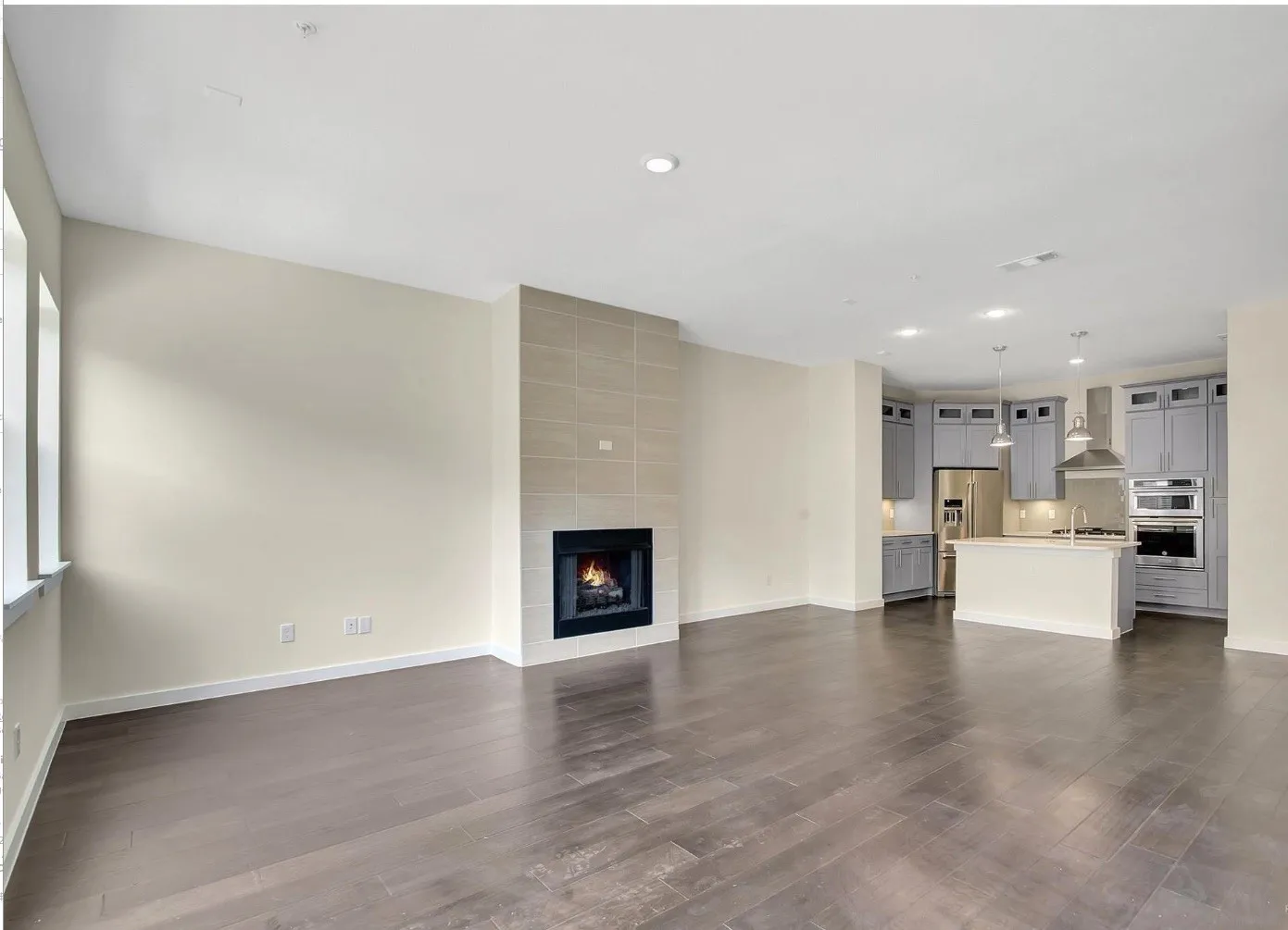 Condominium For Rent in Tarrant County , 1209 Beaconsfield Lane 502, Arlington, Texas 76011, 3 Bedroom, 4 Bathroom, 2 Garage spaces, 1,839 Sqft, built in 2018, mls#21368010, Real Estate Agent in Arlington, Homes For Rent in Tarrant county, Homes For Rent in Arlington, Realtor in Arlington Texas, Real Estate Brokerage Independent Realty Texas, Luminita Cordes Realtor