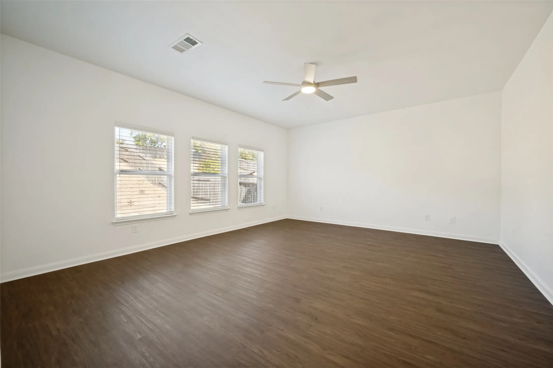 Single Family Residence For Sale in Denton County , 4605 Shy Creek Lane, Denton, Texas 76207, 4 Bedroom, 3 Bathroom, 2 Garage spaces, 2,313 Sqft, built in 2018, mls#21369051, Real Estate Agent in Denton, Homes For Sale in Denton county, Homes For Sale in Denton, Realtor in Denton Texas, Real Estate Brokerage Independent Realty Texas, Luminita Cordes Realtor