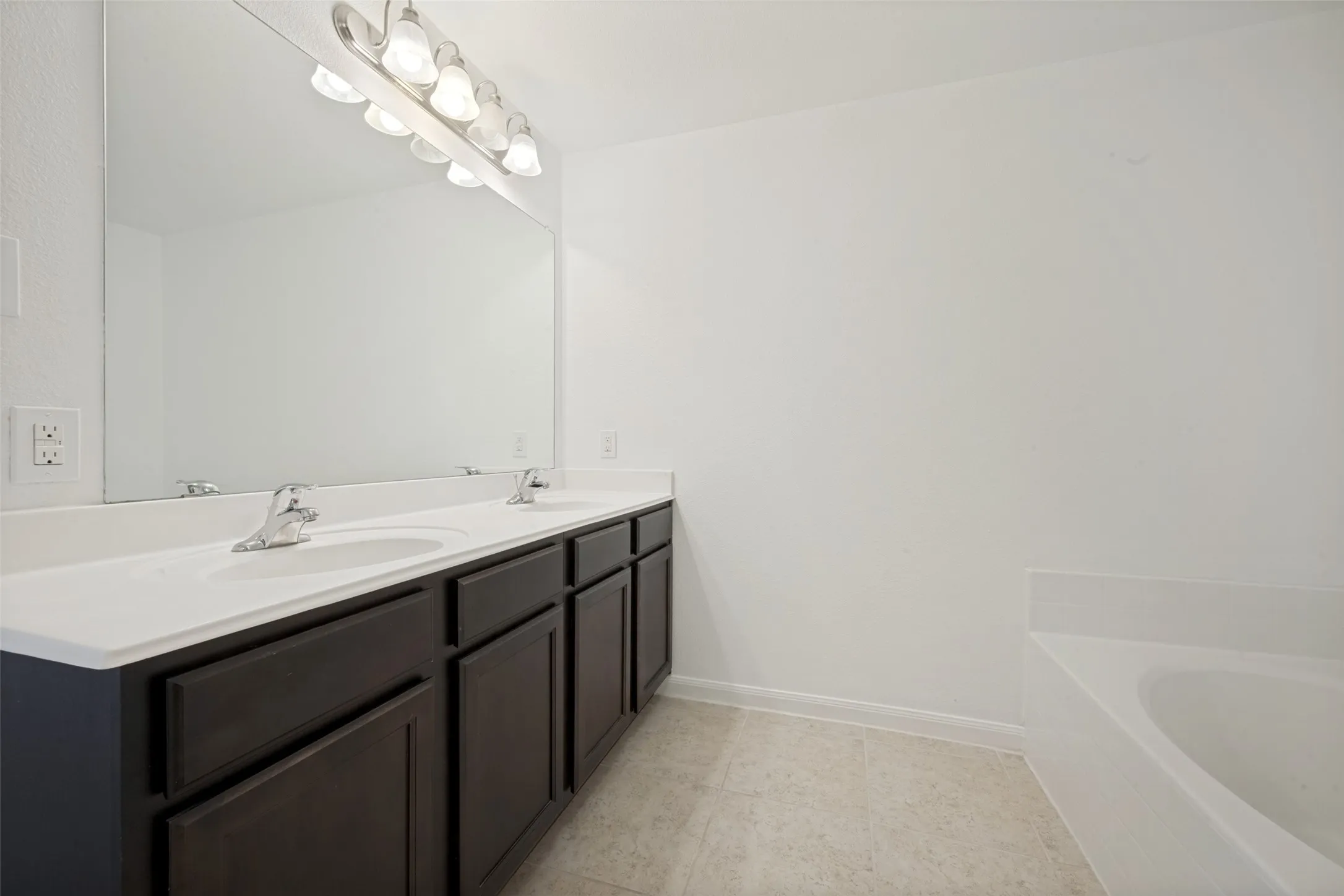 Single Family Residence For Sale in Denton County , 4605 Shy Creek Lane, Denton, Texas 76207, 4 Bedroom, 3 Bathroom, 2 Garage spaces, 2,313 Sqft, built in 2018, mls#21369051, Real Estate Agent in Denton, Homes For Sale in Denton county, Homes For Sale in Denton, Realtor in Denton Texas, Real Estate Brokerage Independent Realty Texas, Luminita Cordes Realtor
