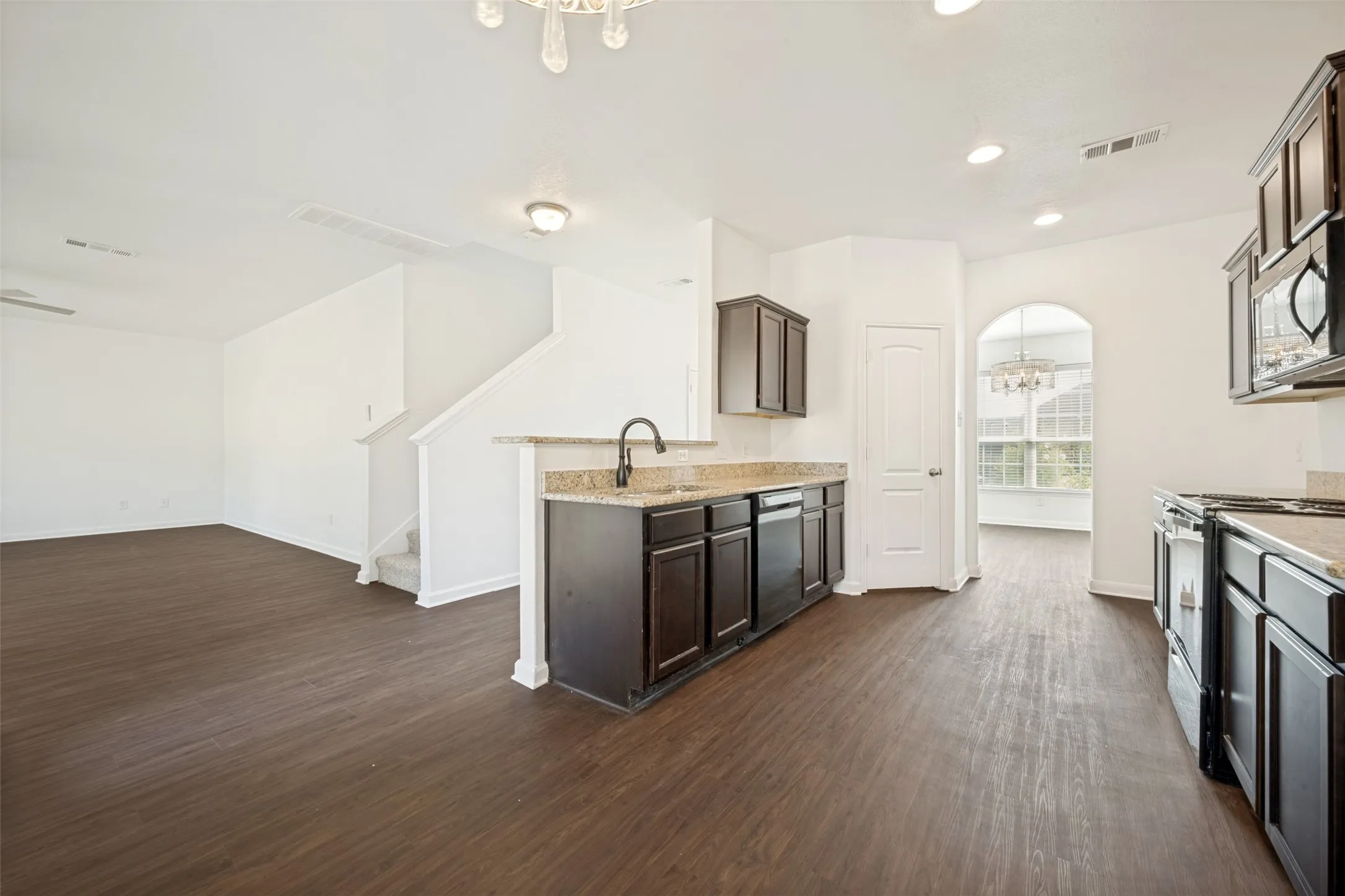 Single Family Residence For Sale in Denton County , 4605 Shy Creek Lane, Denton, Texas 76207, 4 Bedroom, 3 Bathroom, 2 Garage spaces, 2,313 Sqft, built in 2018, mls#21369051, Real Estate Agent in Denton, Homes For Sale in Denton county, Homes For Sale in Denton, Realtor in Denton Texas, Real Estate Brokerage Independent Realty Texas, Luminita Cordes Realtor