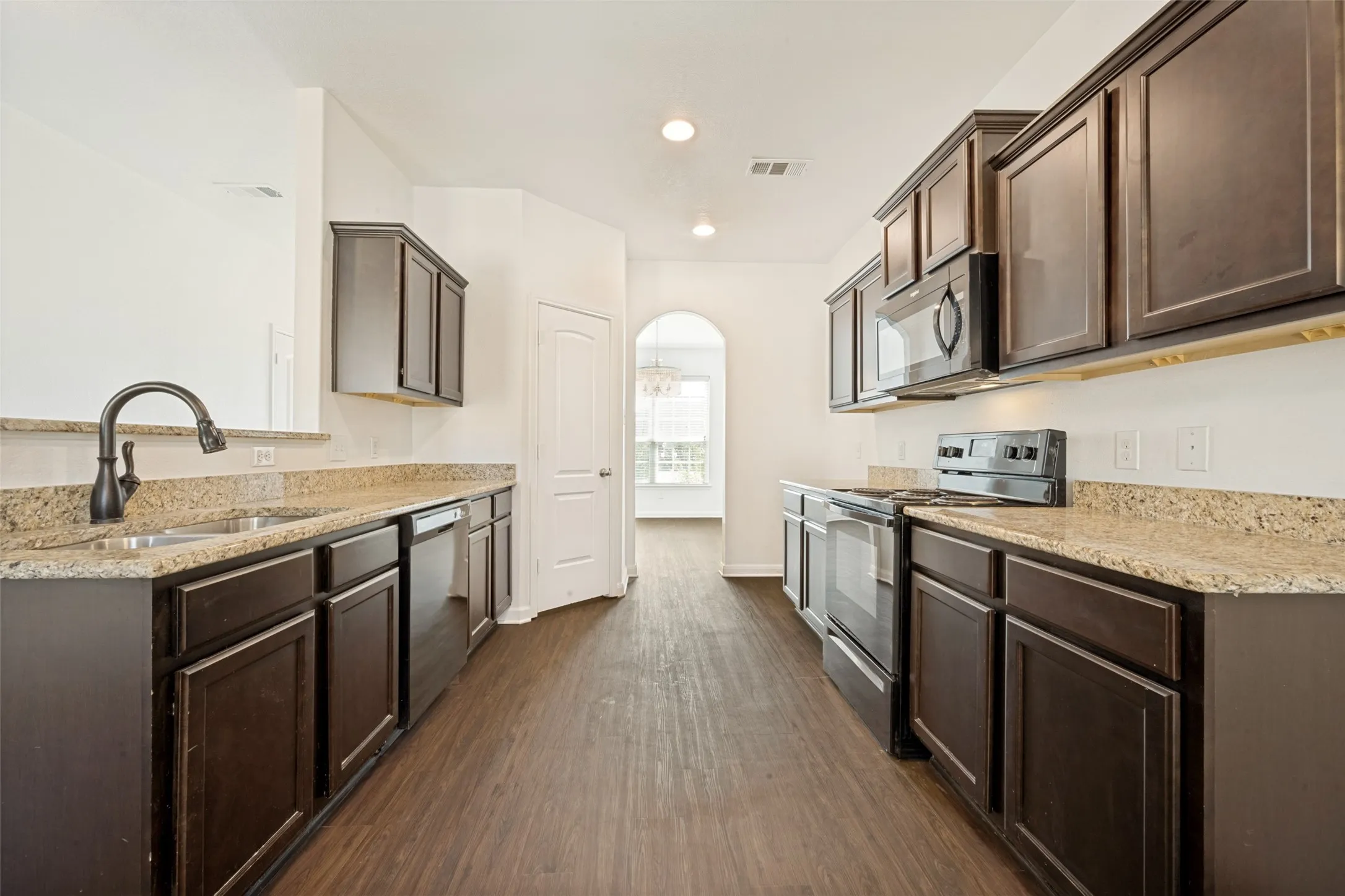 Single Family Residence For Sale in Denton County , 4605 Shy Creek Lane, Denton, Texas 76207, 4 Bedroom, 3 Bathroom, 2 Garage spaces, 2,313 Sqft, built in 2018, mls#21369051, Real Estate Agent in Denton, Homes For Sale in Denton county, Homes For Sale in Denton, Realtor in Denton Texas, Real Estate Brokerage Independent Realty Texas, Luminita Cordes Realtor