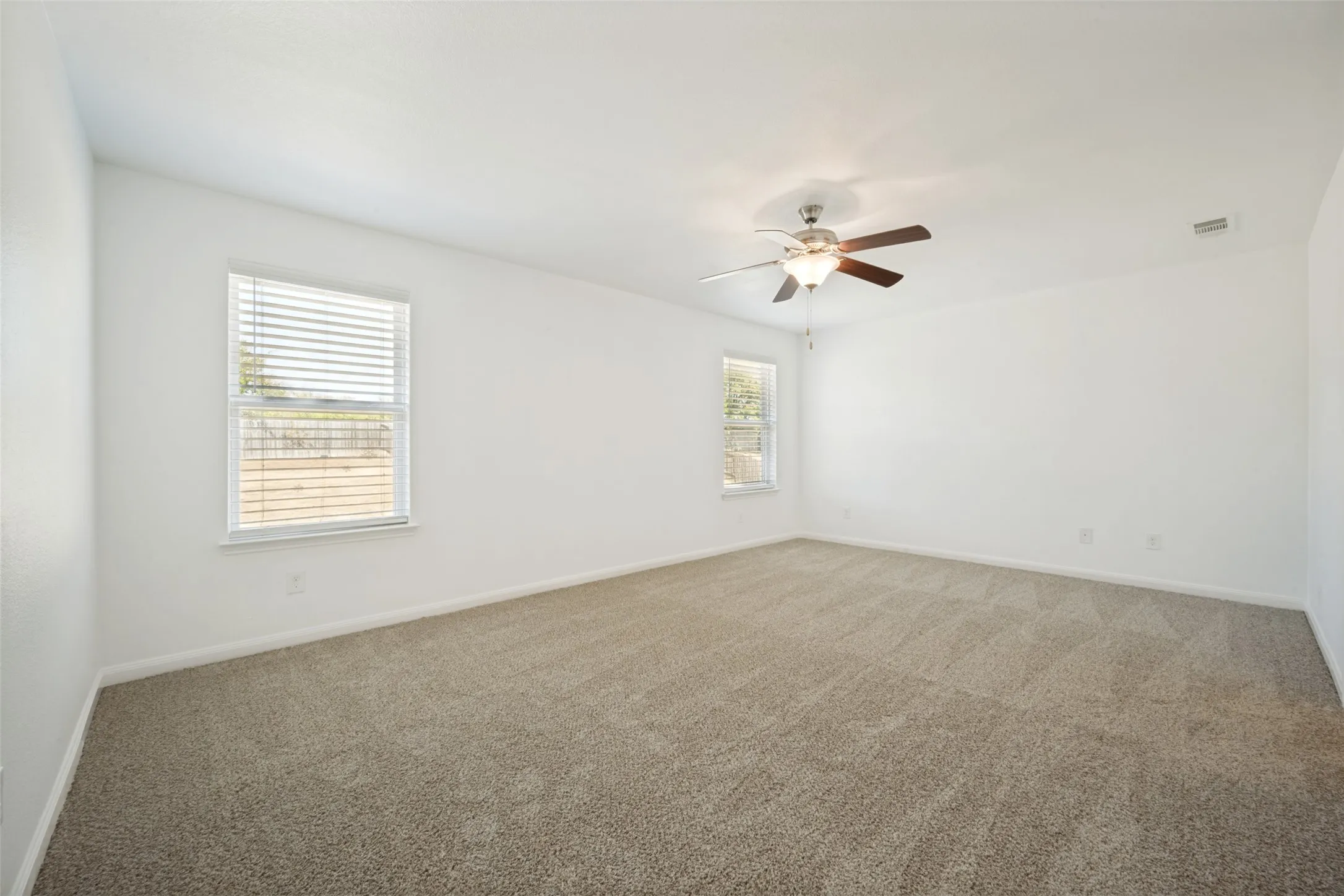 Single Family Residence For Sale in Denton County , 4605 Shy Creek Lane, Denton, Texas 76207, 4 Bedroom, 3 Bathroom, 2 Garage spaces, 2,313 Sqft, built in 2018, mls#21369051, Real Estate Agent in Denton, Homes For Sale in Denton county, Homes For Sale in Denton, Realtor in Denton Texas, Real Estate Brokerage Independent Realty Texas, Luminita Cordes Realtor