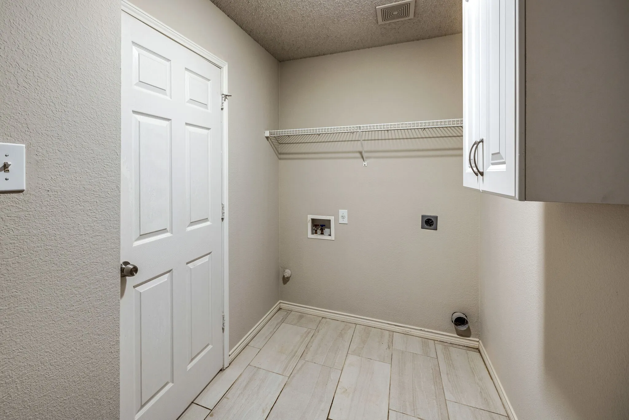Single Family Residence For Rent in Denton County , 1561 Knottingham Drive, Little Elm, Texas 75068, 3 Bedroom, 2 Bathroom, 2 Garage spaces, 1,618 Sqft, built in 2001, mls#21369041, Real Estate Agent in Little Elm, Homes For Rent in Denton county, Homes For Rent in Little Elm, Realtor in Little Elm Texas, Real Estate Brokerage Independent Realty Texas, Luminita Cordes Realtor