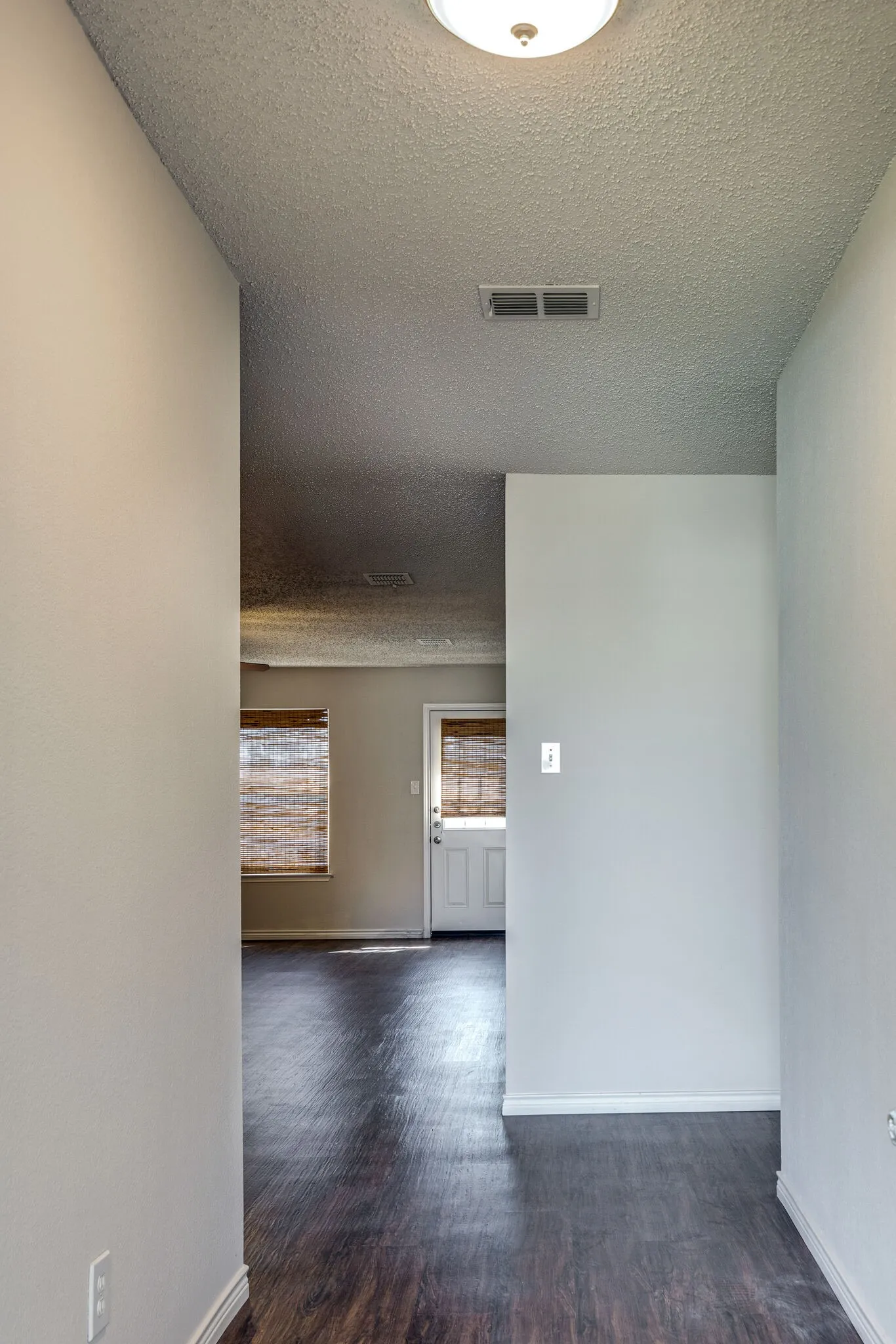 Single Family Residence For Rent in Denton County , 1561 Knottingham Drive, Little Elm, Texas 75068, 3 Bedroom, 2 Bathroom, 2 Garage spaces, 1,618 Sqft, built in 2001, mls#21369041, Real Estate Agent in Little Elm, Homes For Rent in Denton county, Homes For Rent in Little Elm, Realtor in Little Elm Texas, Real Estate Brokerage Independent Realty Texas, Luminita Cordes Realtor