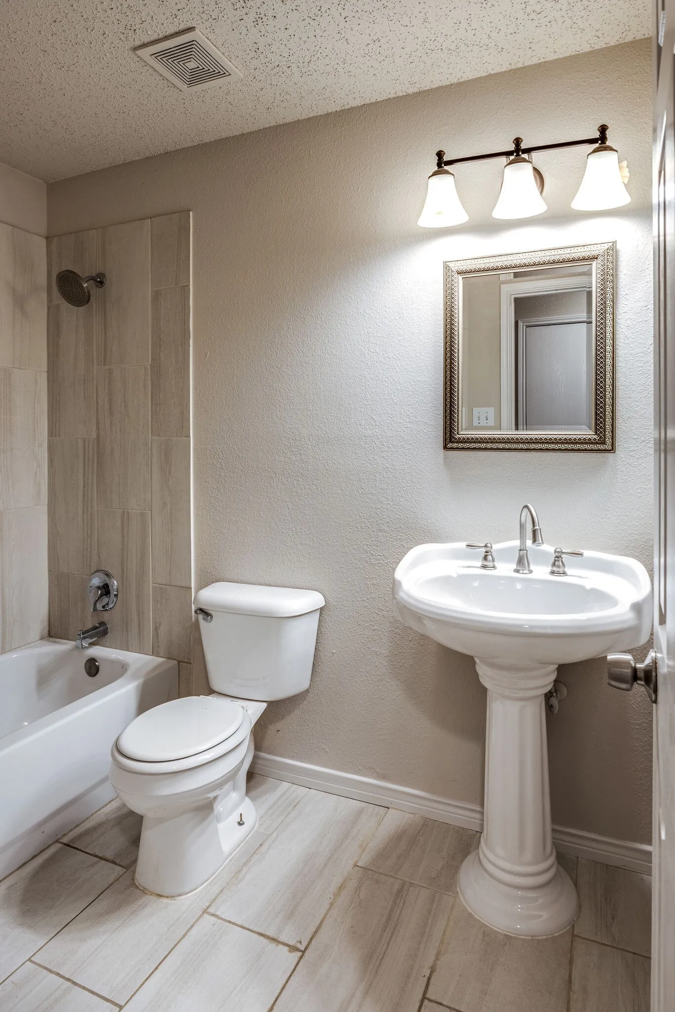 Single Family Residence For Rent in Denton County , 1561 Knottingham Drive, Little Elm, Texas 75068, 3 Bedroom, 2 Bathroom, 2 Garage spaces, 1,618 Sqft, built in 2001, mls#21369041, Real Estate Agent in Little Elm, Homes For Rent in Denton county, Homes For Rent in Little Elm, Realtor in Little Elm Texas, Real Estate Brokerage Independent Realty Texas, Luminita Cordes Realtor